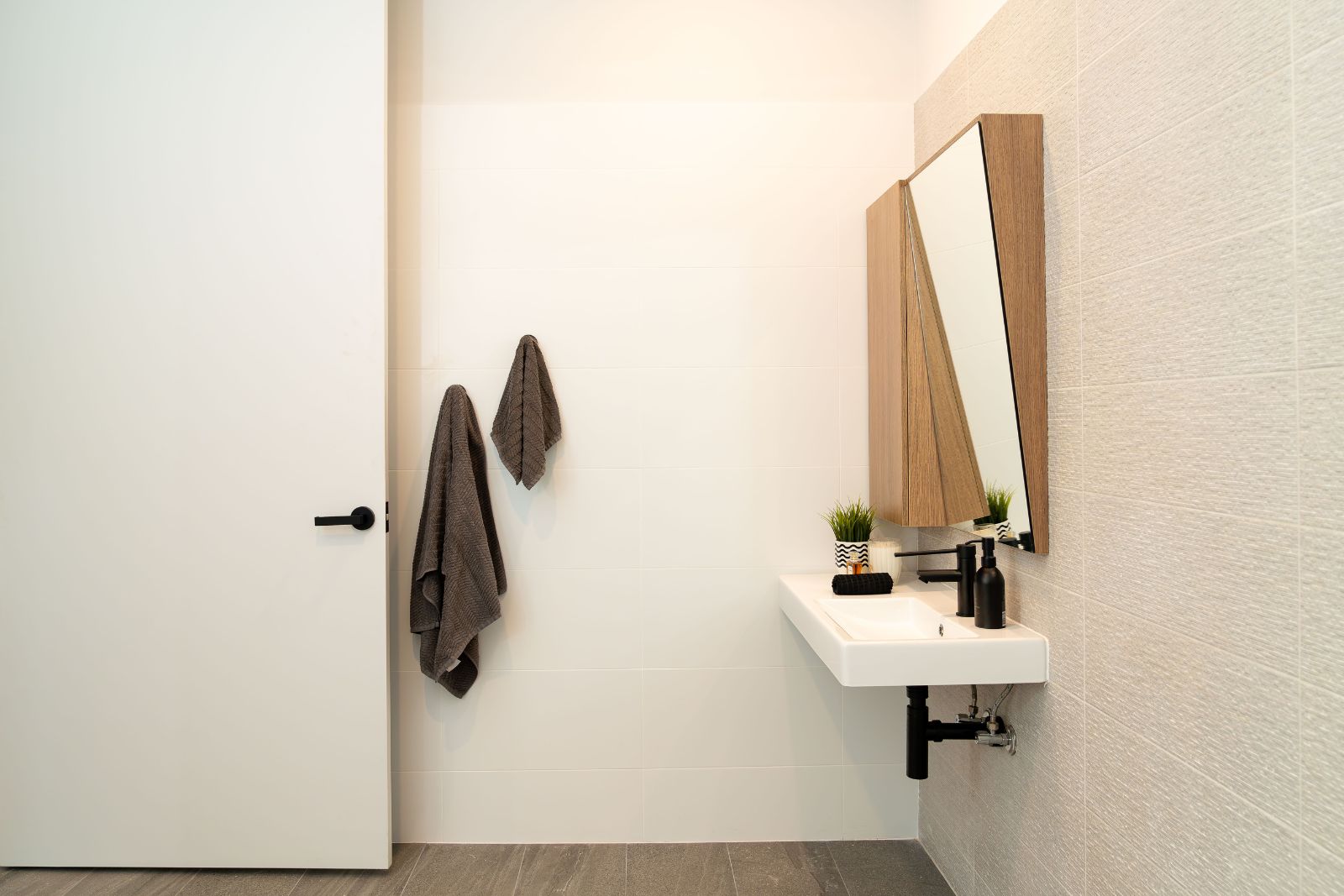 Option to Live with Family! Independence and Accessibility. Disability Accommodation — Home image 5