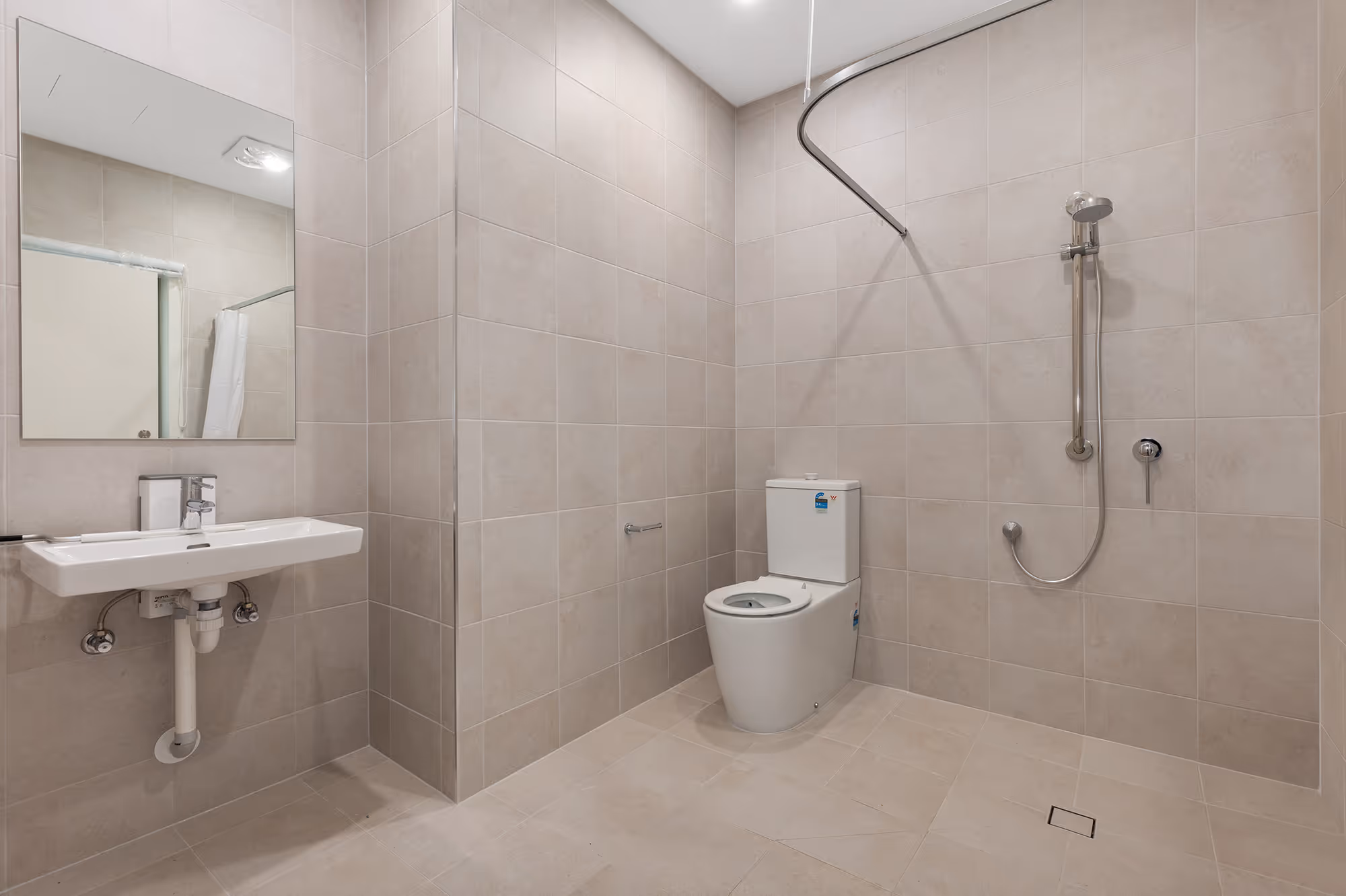 Huge bedroom and your own ensuite bathroom - HPS in Sunbury! — Home image 4