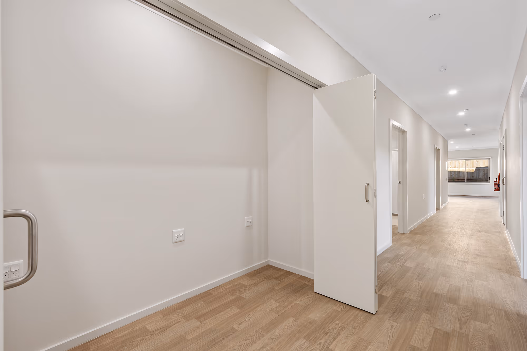 Huge bedroom and your own ensuite bathroom - HPS in Sunbury! — Home image 13