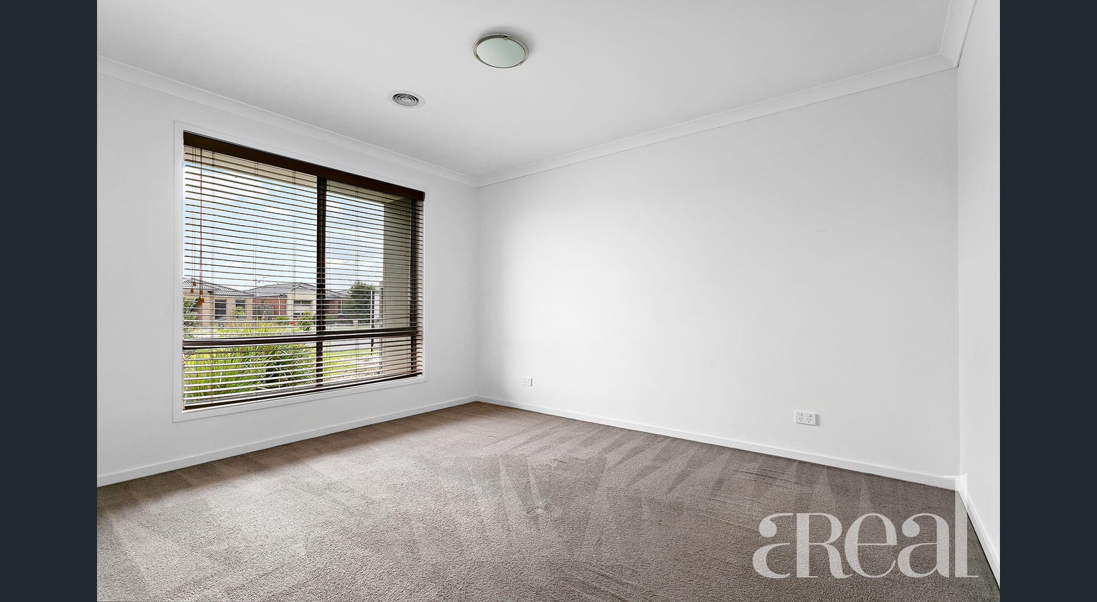 Cosy & Bright, What a delight!!  SIL1:3 - 1 Vacancy Available — Home image 3