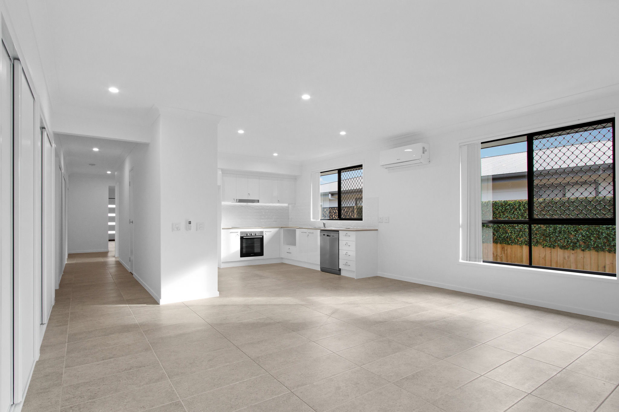 Gleneagle, Beaudesert QLD - Robust House — Home image 6