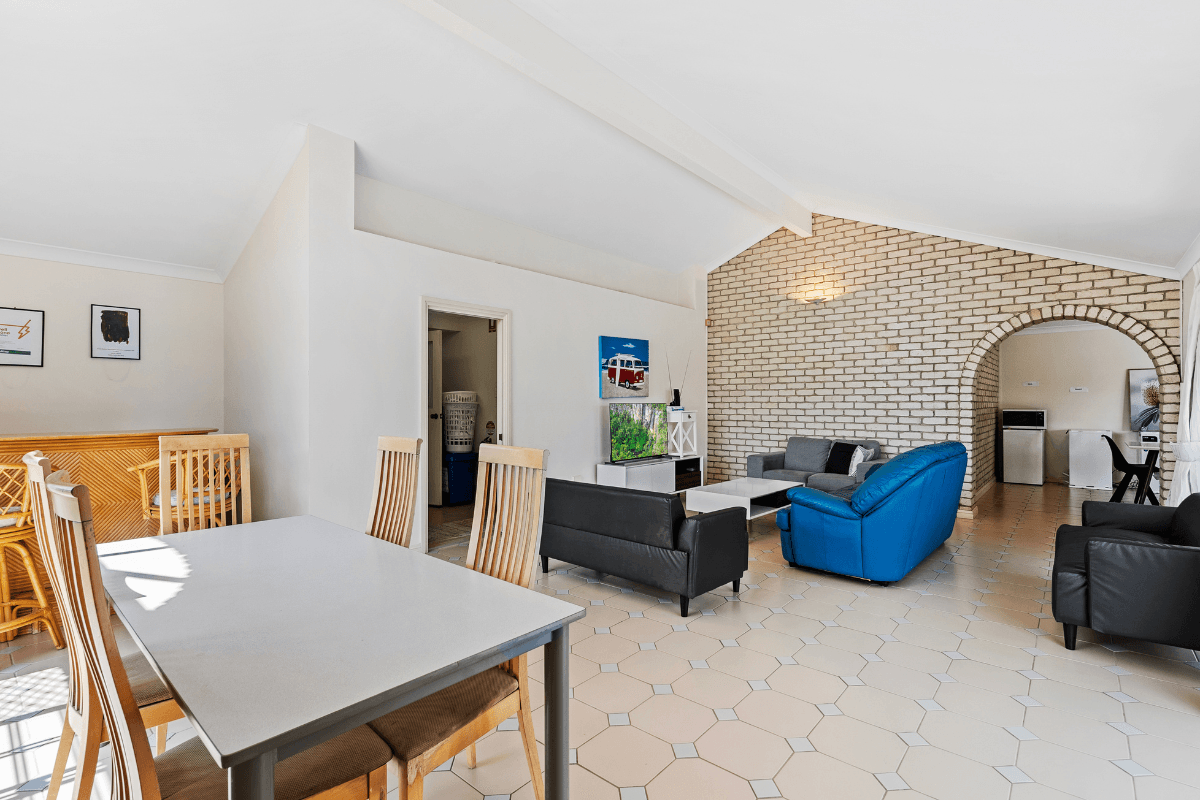 Spacious Mermaid Waters home in the heart of the Gold Coast! — Home image 2