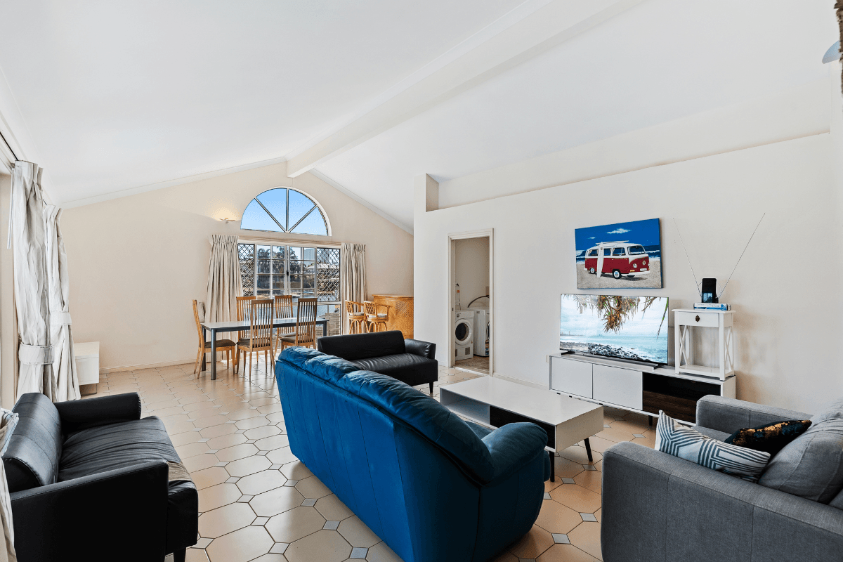 Spacious Mermaid Waters home in the heart of the Gold Coast! — Home image 3