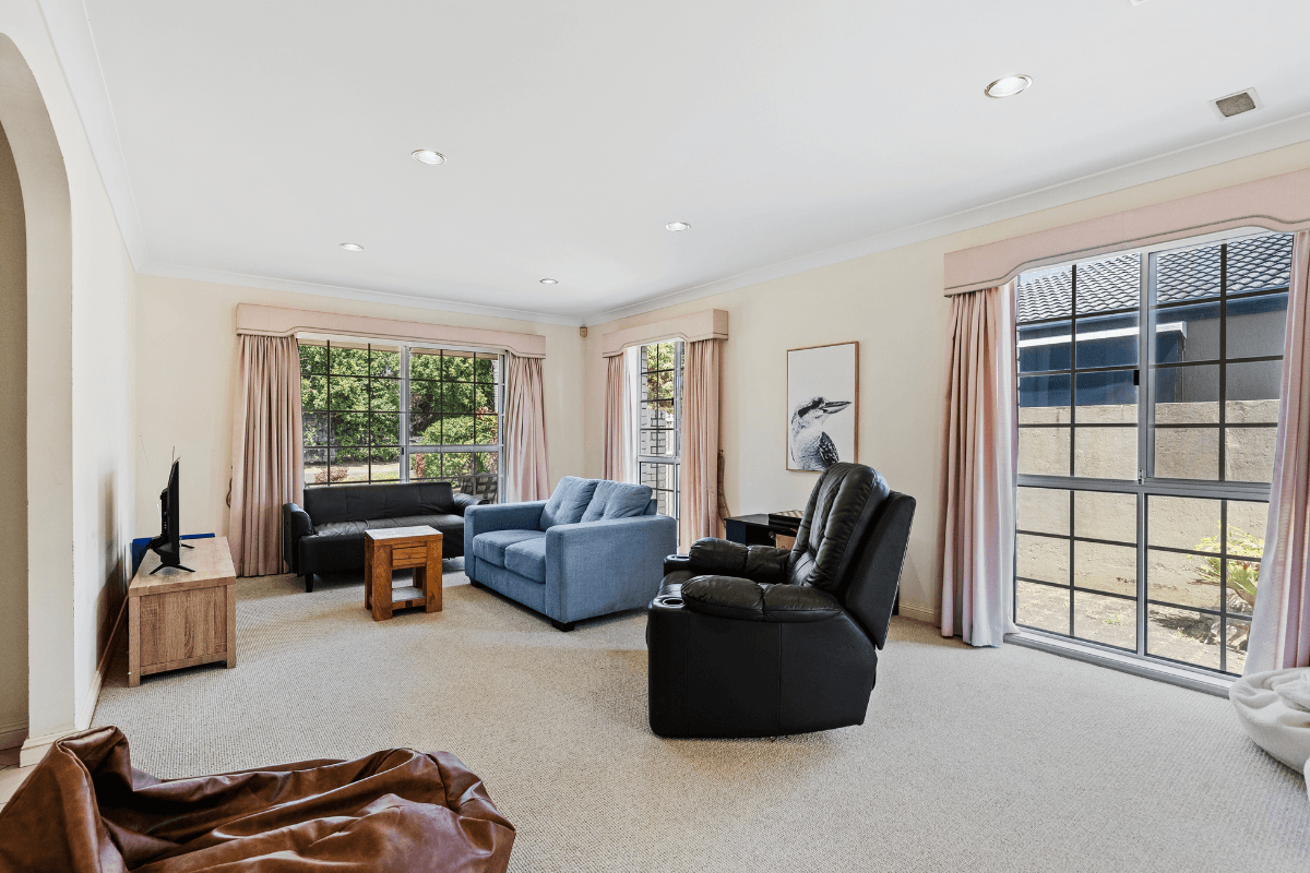 Spacious Mermaid Waters home in the heart of the Gold Coast! — Home image 5