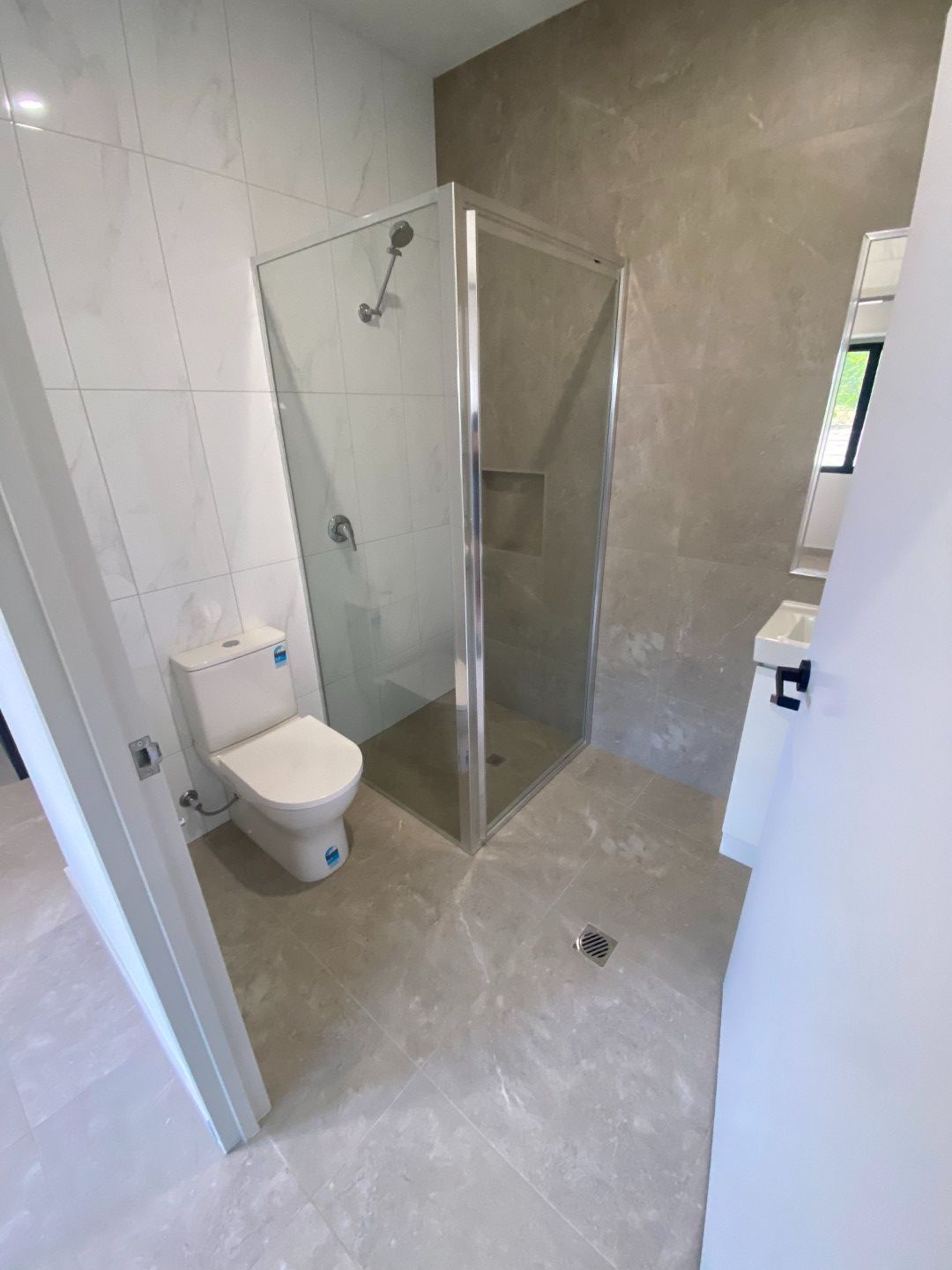 3 BR Home, High Physical Support, with Onsite Overnight Assistance – Lee Point — Home image 5