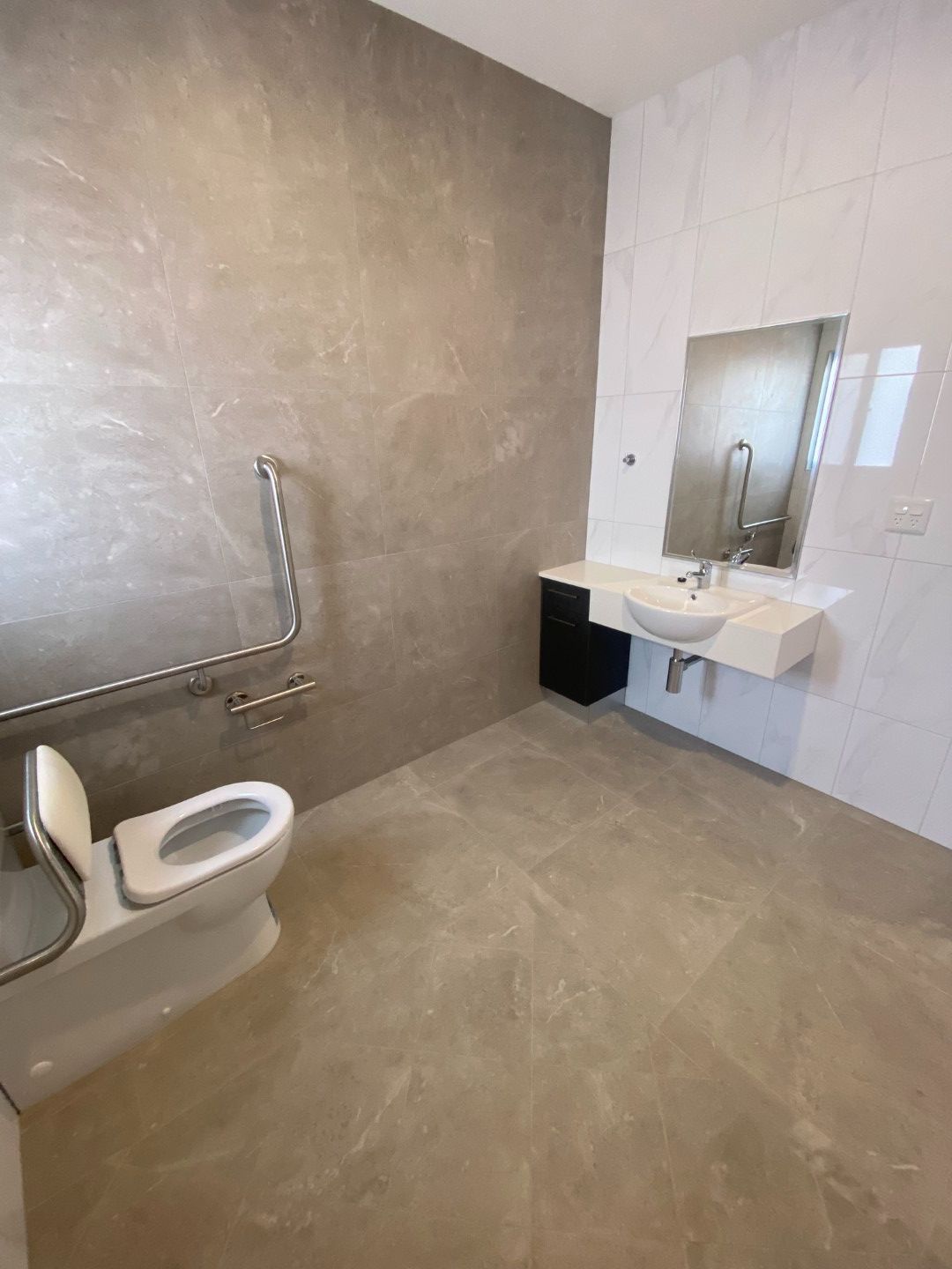 3 BR Home, High Physical Support, with Onsite Overnight Assistance – Lee Point — Home image 8