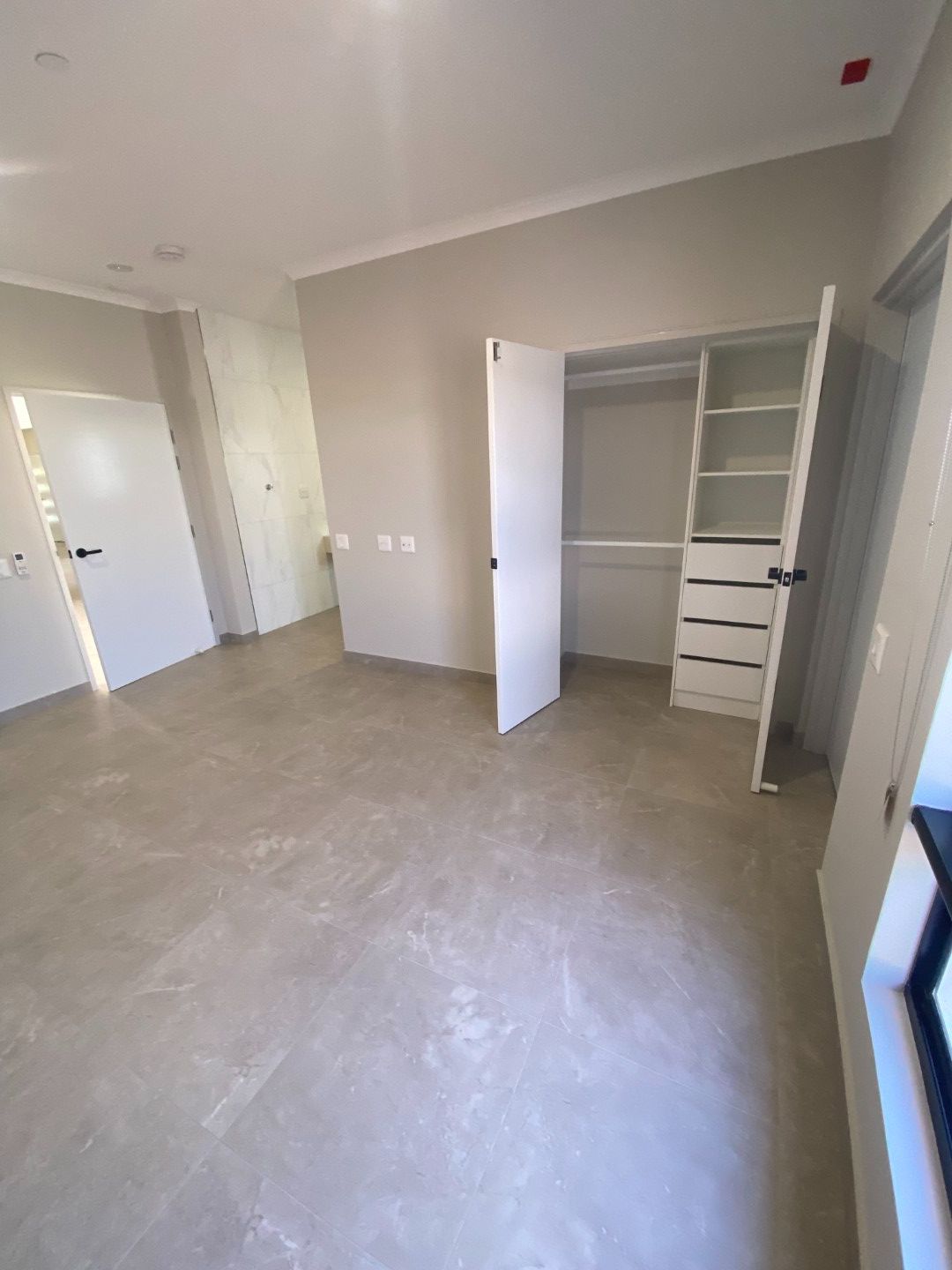 3 BR Home, High Physical Support, with Onsite Overnight Assistance – Lee Point — Home image 18