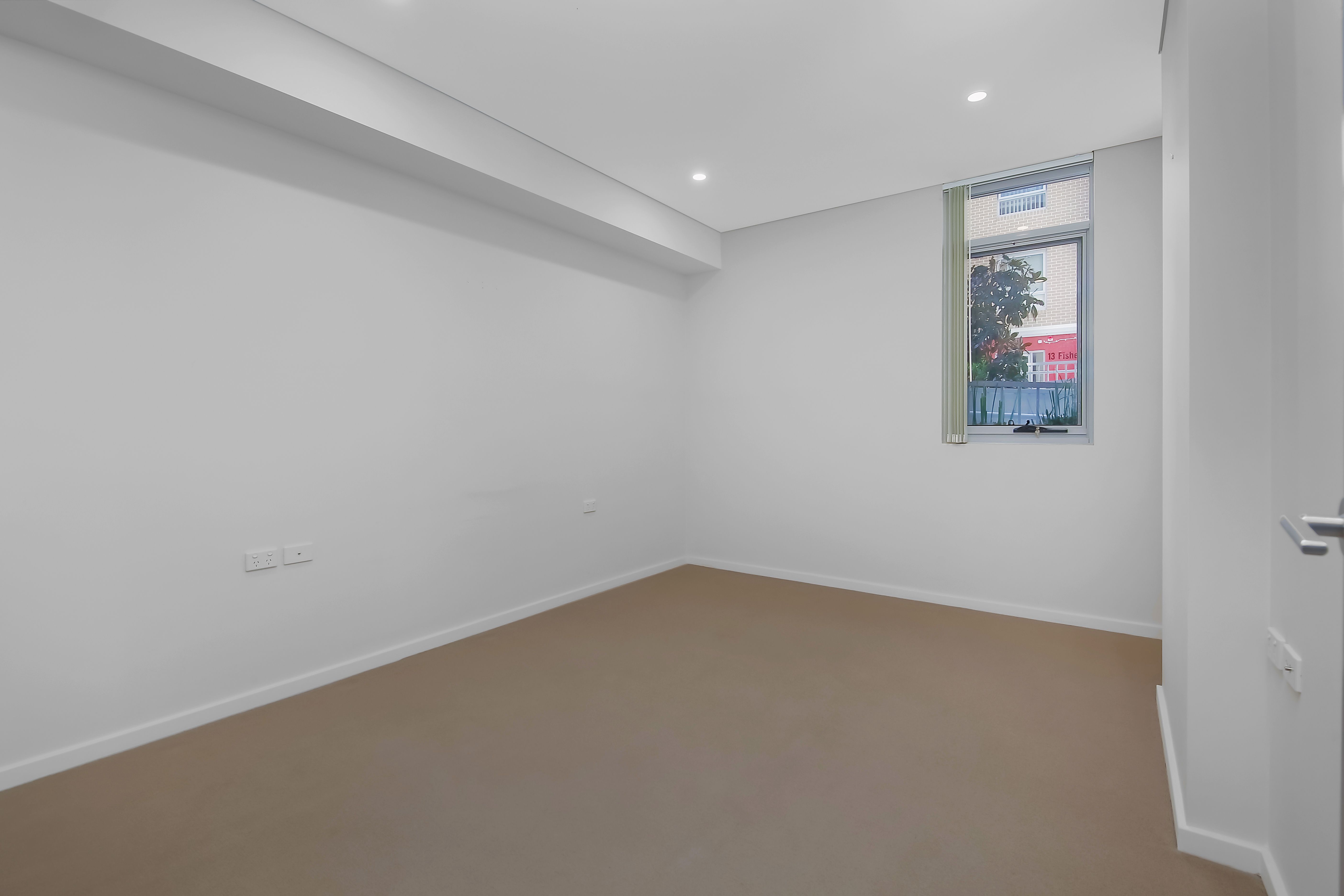 Available now! 1 Bed, 1Bath, 1 secured car park — Home image 2