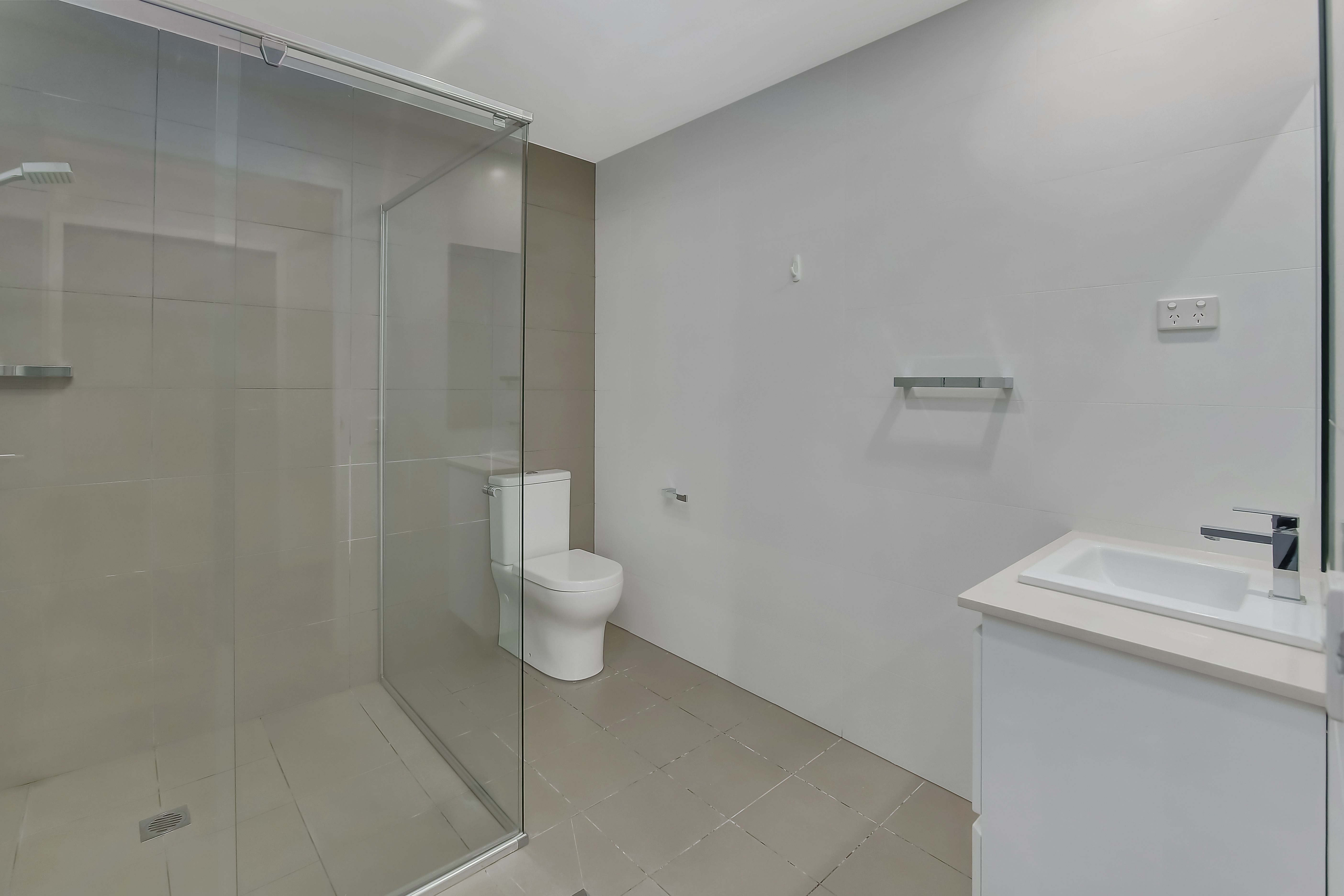 Available now! 1 Bed, 1Bath, 1 secured car park — Home image 4