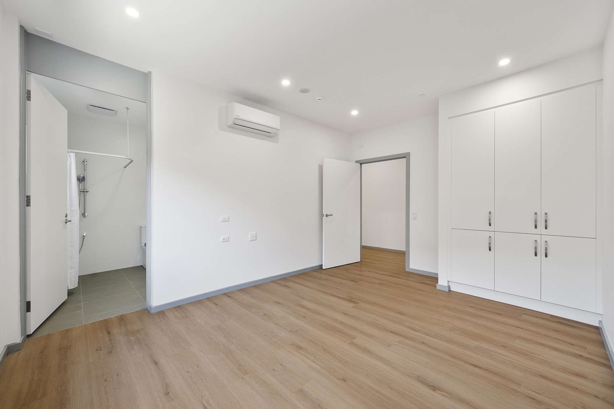 Be in vibrant Henley Square in under 10 minutes! — Home image 4