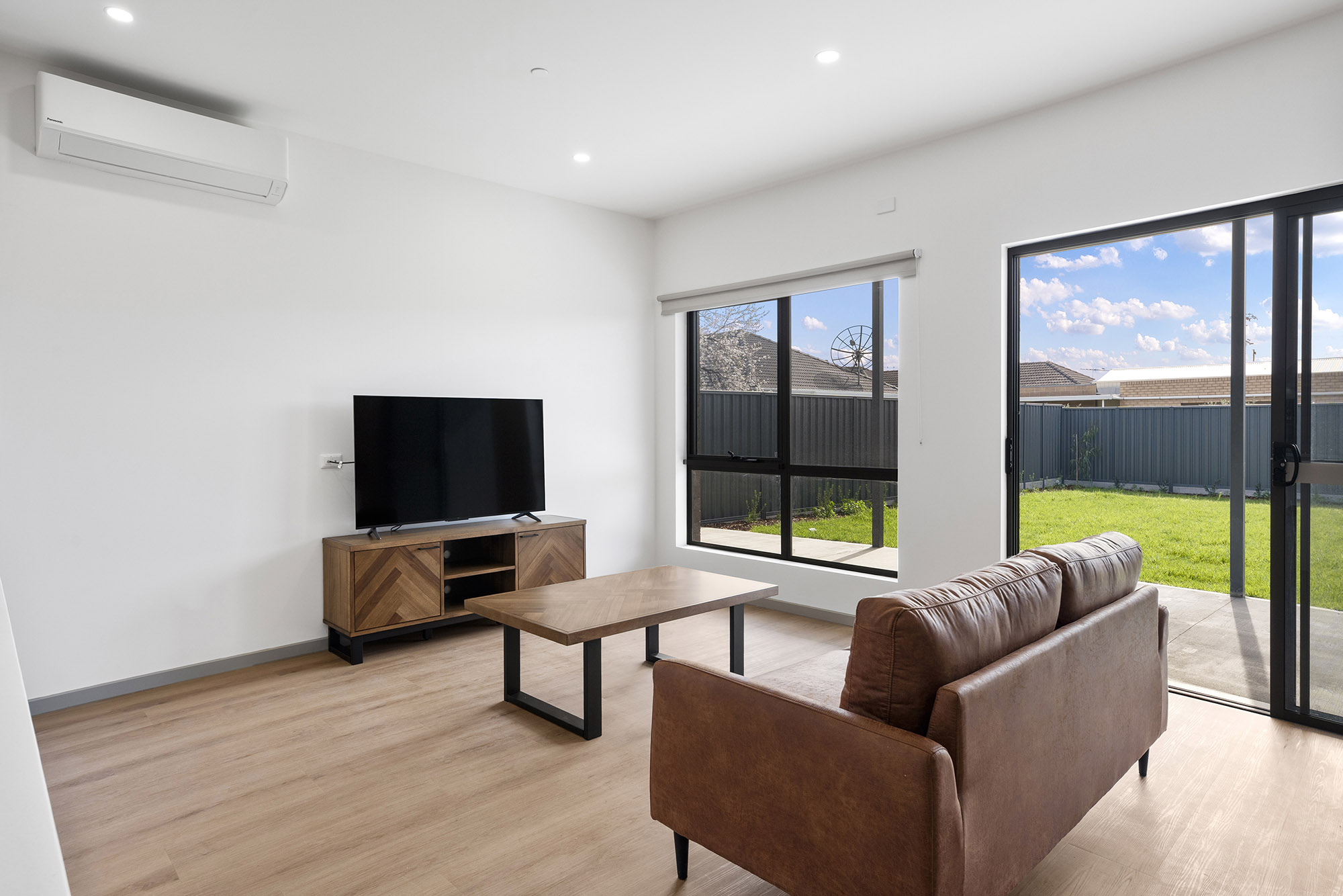 Be in vibrant Henley Square in under 10 minutes! — Home image 12