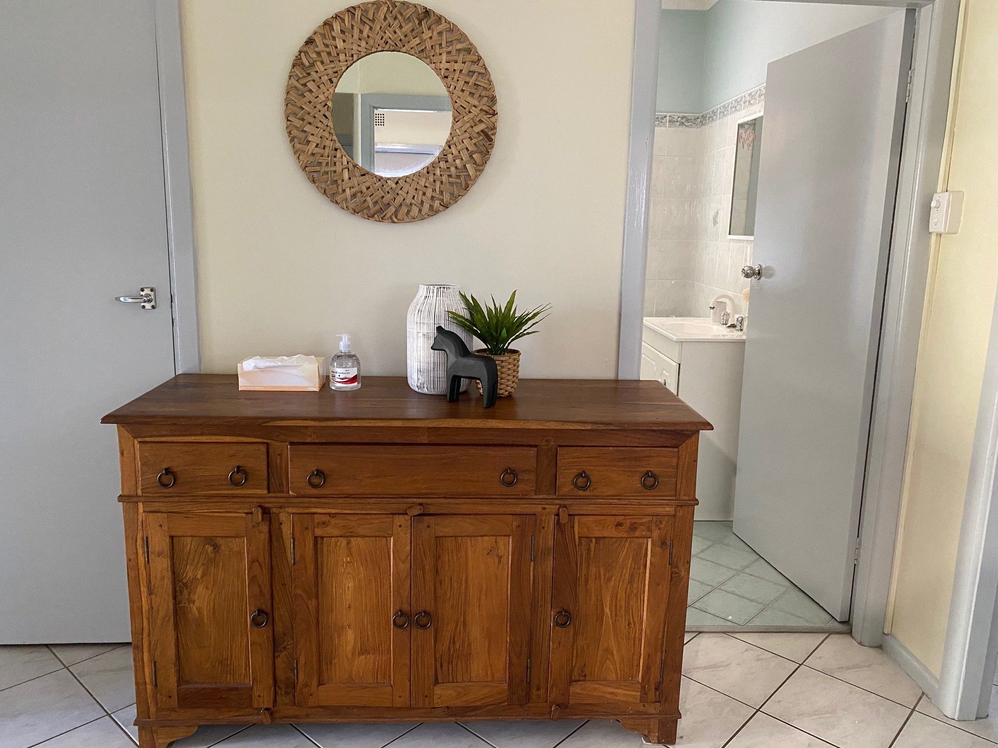 Cosy, friendly accommodation in Oxley Park NSW — Home image 3