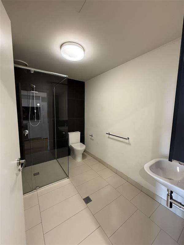 Contemporary 2-Bedroom SIL Residence – Prime Carlton Location — Home image 2