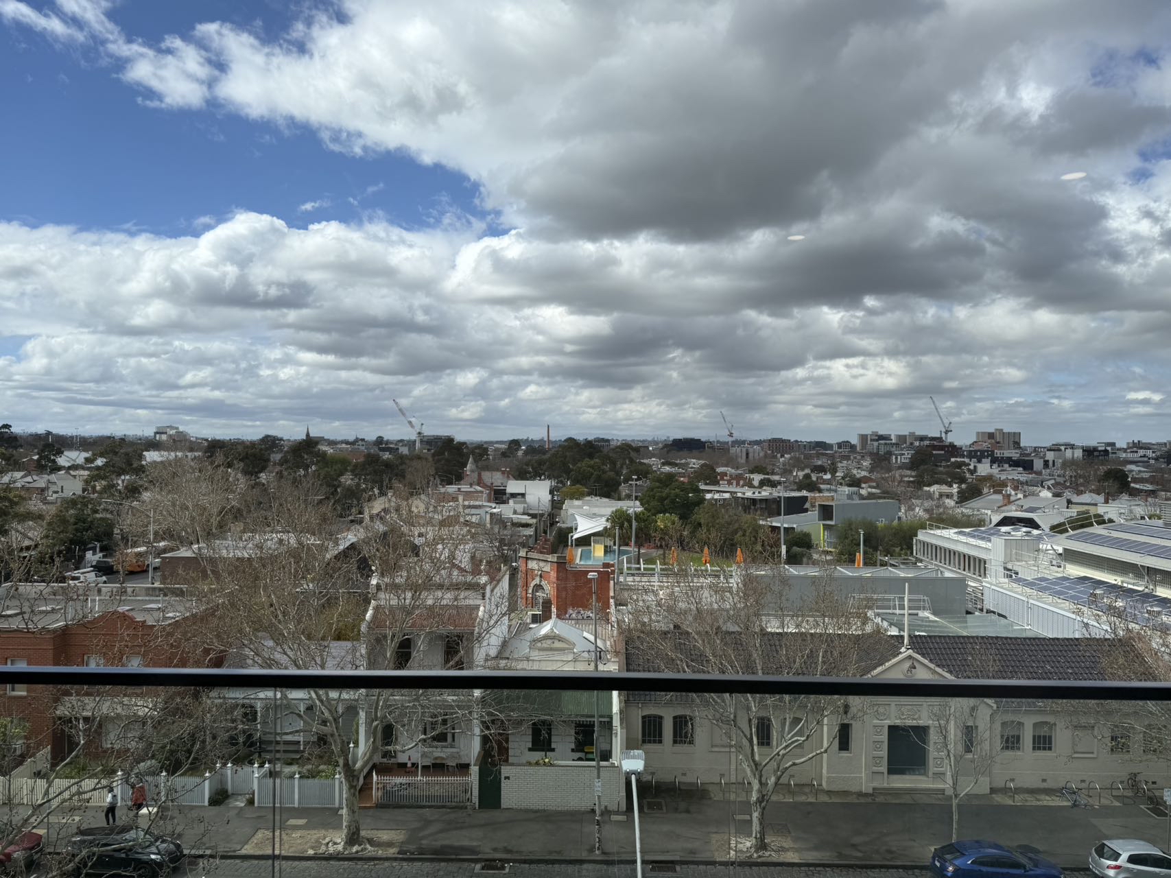 Contemporary 2-Bedroom SIL Residence – Prime Carlton Location — Home image 9