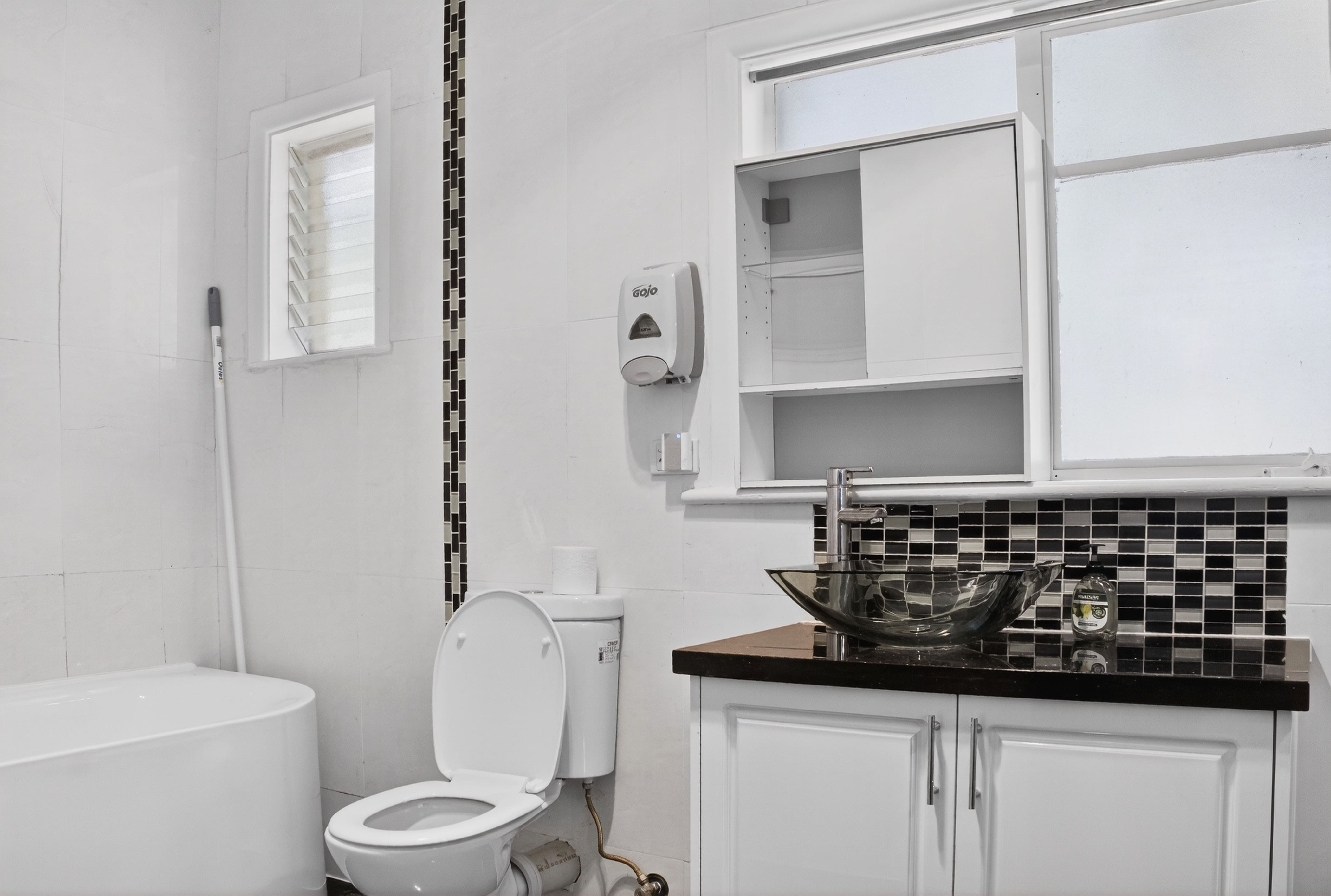 Unique character home in Ardeer central to public transport — Home image 5