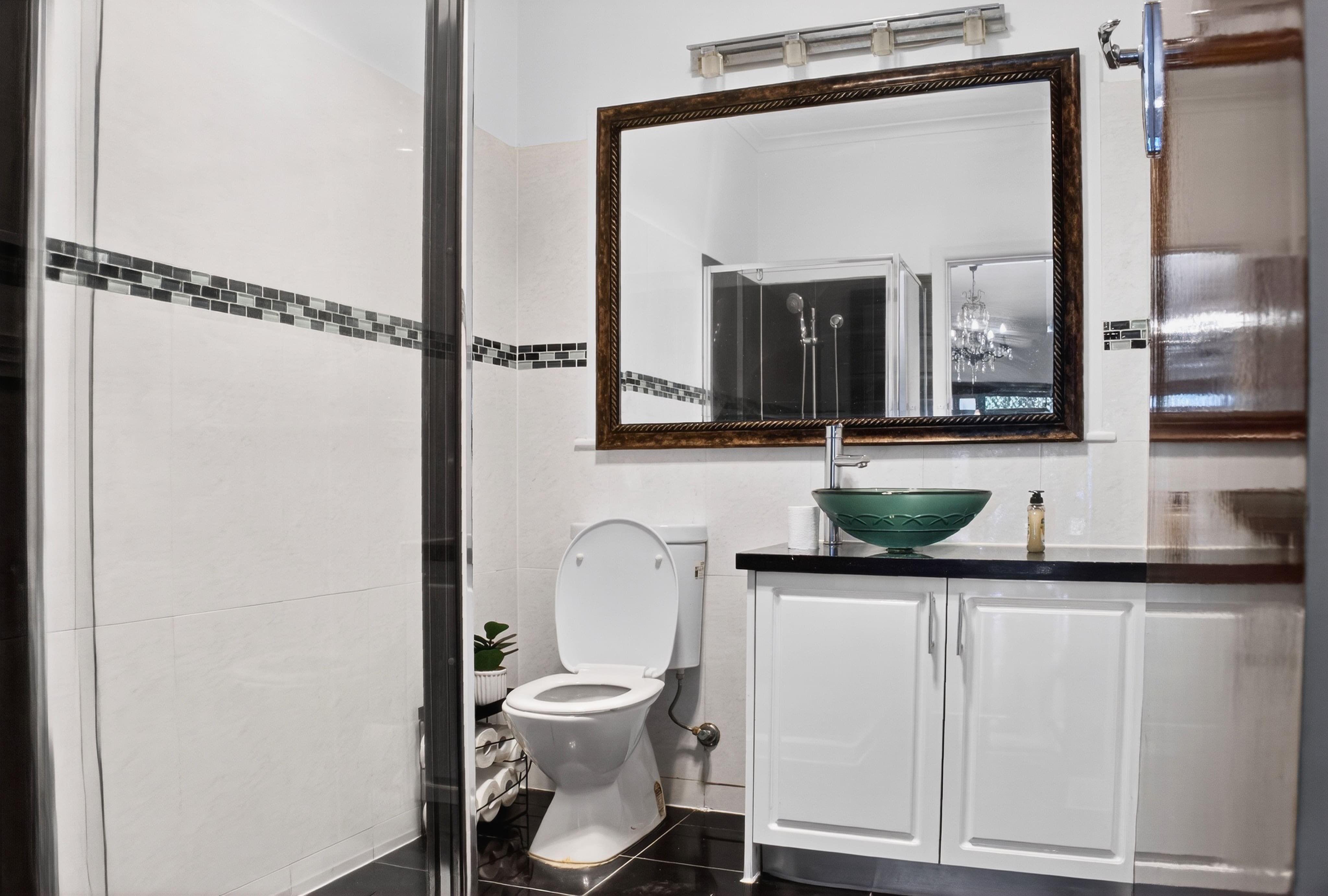 Unique character home in Ardeer central to public transport — Home image 9