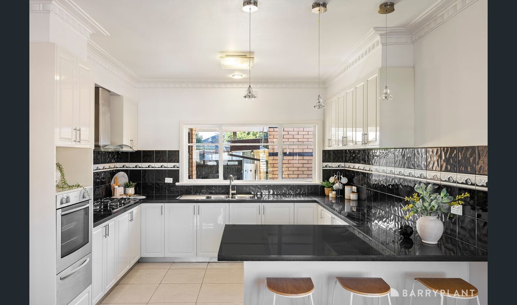 Unique character home in Ardeer central to public transport — Home image 5