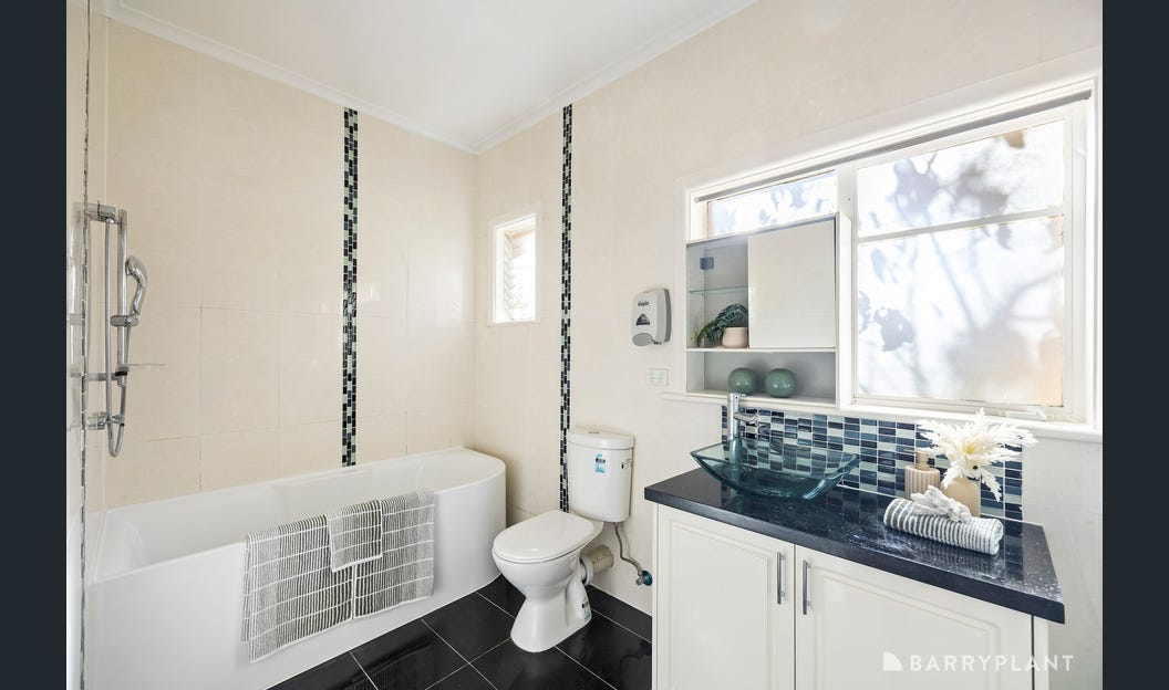 Unique character home in Ardeer central to public transport — Home image 7