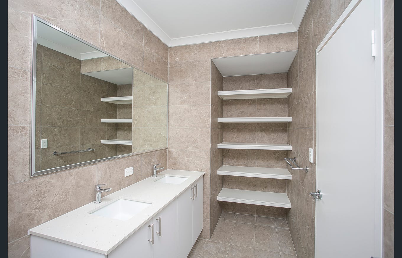 ONE VACANY FOR FEMALE Stunning SIL house in Middle Swan! — Home image 6