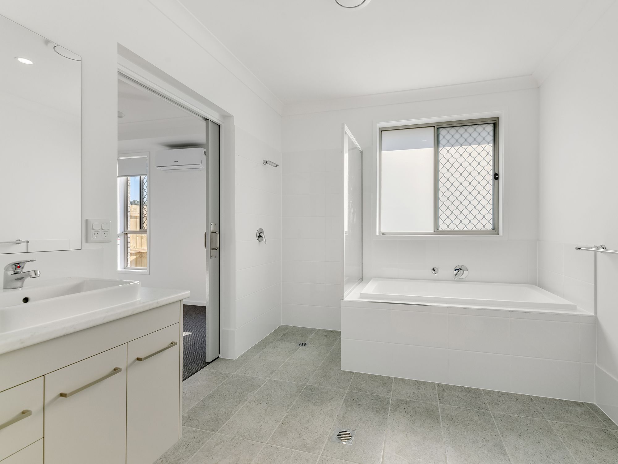 2 SDA (Improved Liv.) + Guest Room or OOA — Home image 9