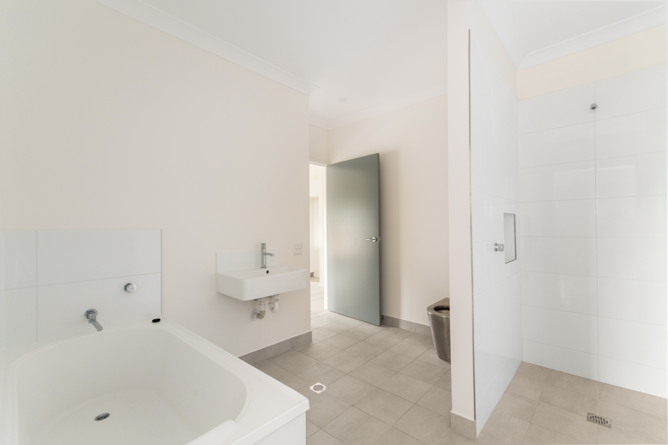 AYR, BURDEKIN QLD – ROBUST DUPLEX (2 X 1 RESIDENT VILLAS) — Home image 5