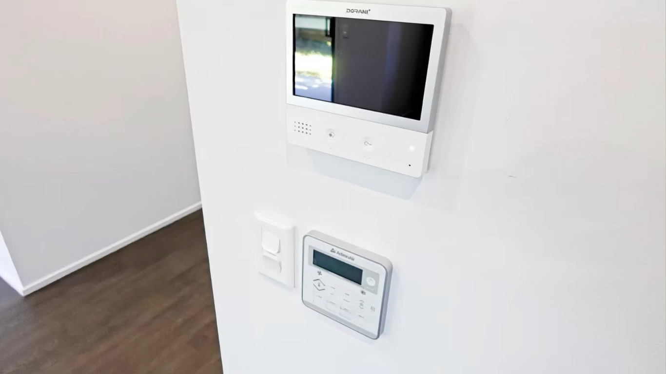 Modern & Convenient HPS Villa - South Toowoomba — Home image 4