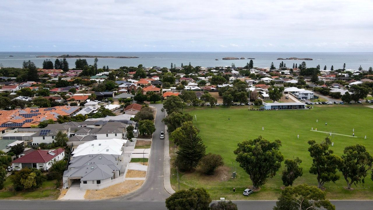 2 Bedroom Shared Home, Shoalwater — Home image 9