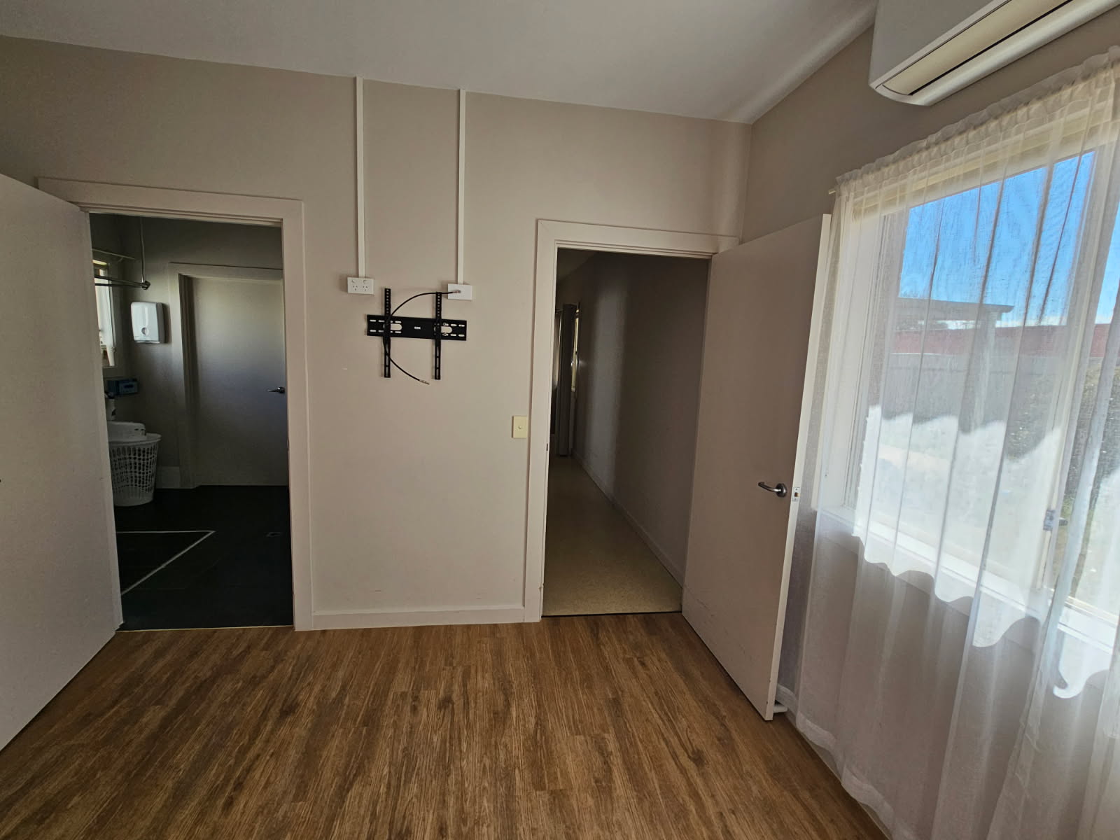 Port Lincoln - 2 Vacancies 4 Bedroom Residence Basic — Home image 3