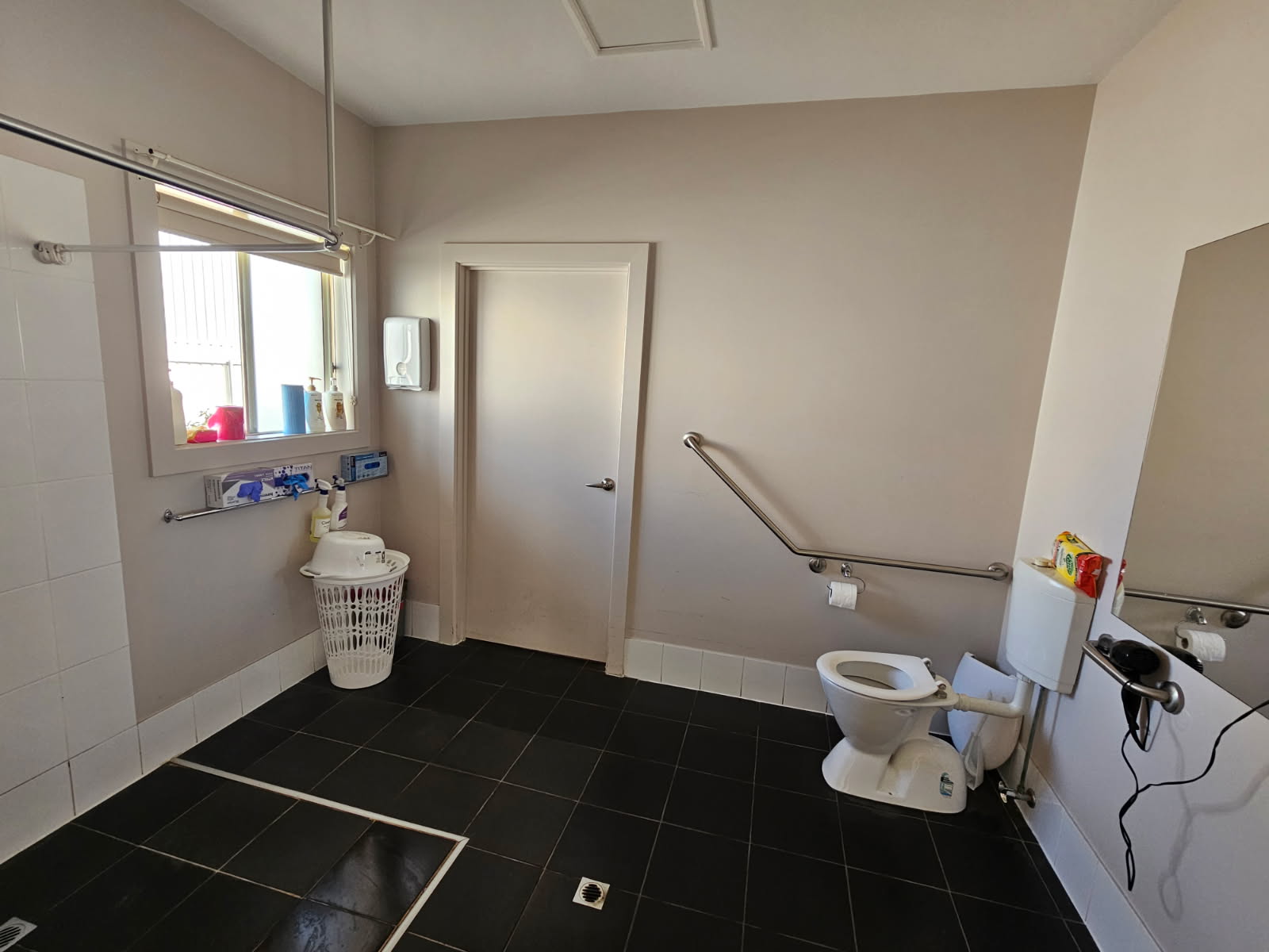 Port Lincoln - 2 Vacancies 4 Bedroom Residence Basic — Home image 4