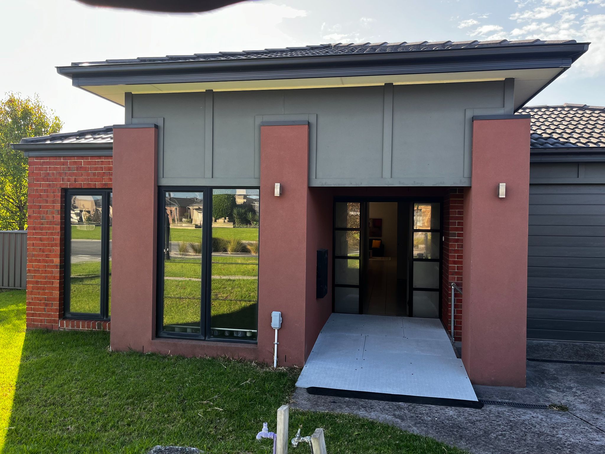 Stunning Cranbourne North Property- ONLY 1 Vacancy Left! (Two 45+ Aged Female Residents) SIL/MTA/STA — Home image 2