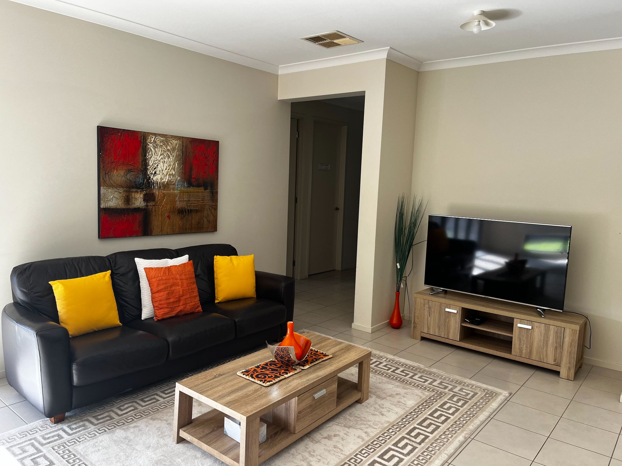 Stunning Cranbourne North Property- ONLY 1 Vacancy Left! (Two 45+ Aged Female Residents) SIL/MTA/STA — Home image 5