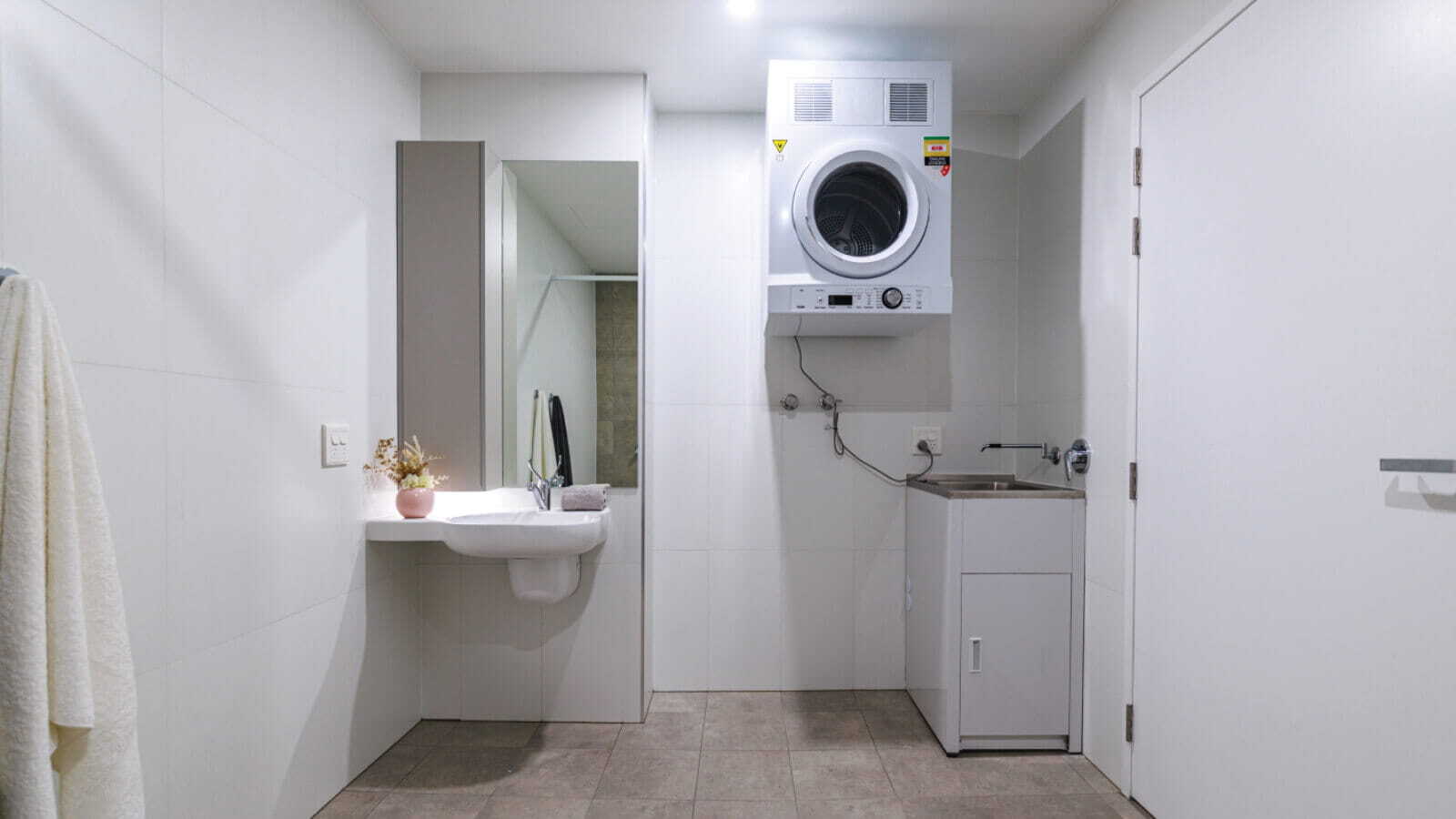Rare Opportunity in Liverpool, Western Sydney - Live Independently, With the Option for a Couple to Share this Home — Home image 6