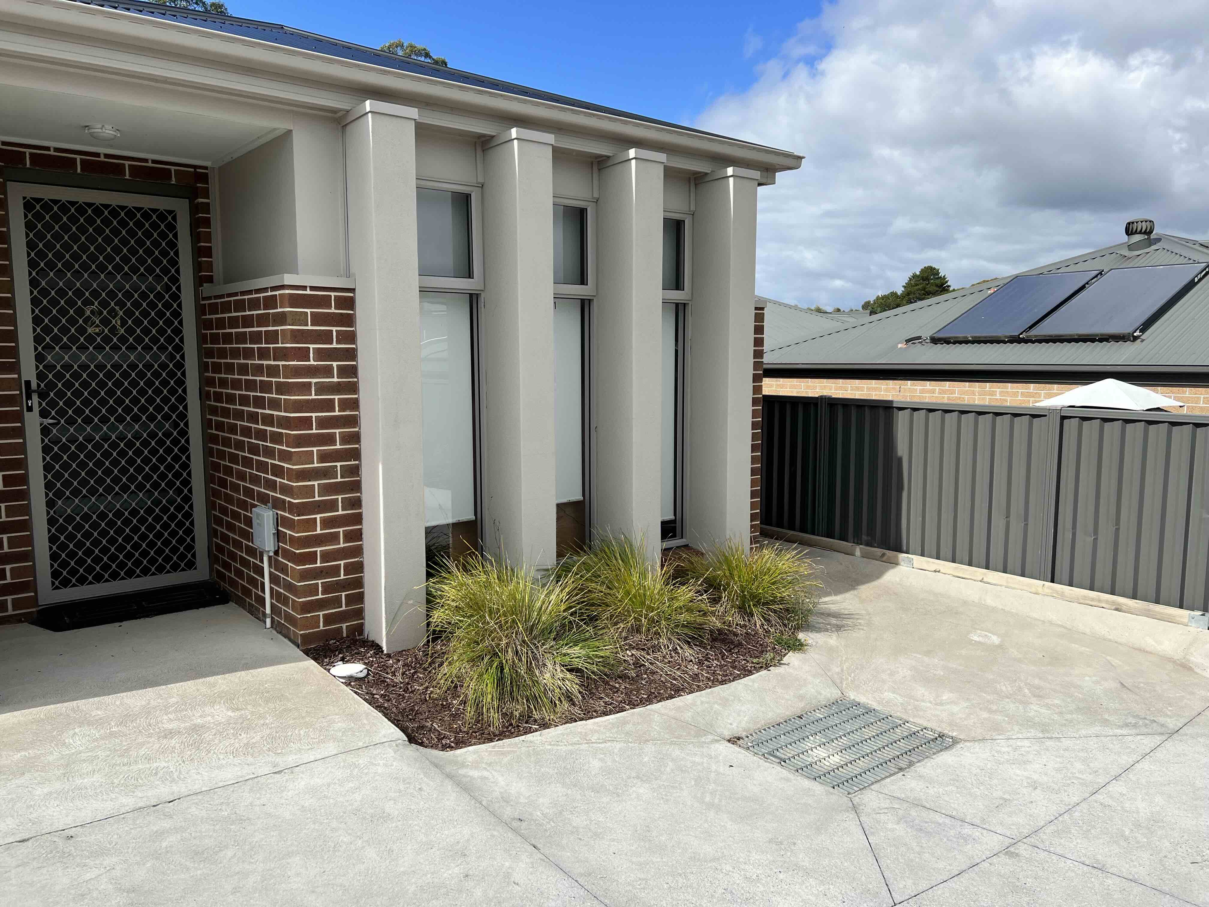 Improved Livability Unit - LIVE ALONE ON GROUP HOME RATE — Home image 4