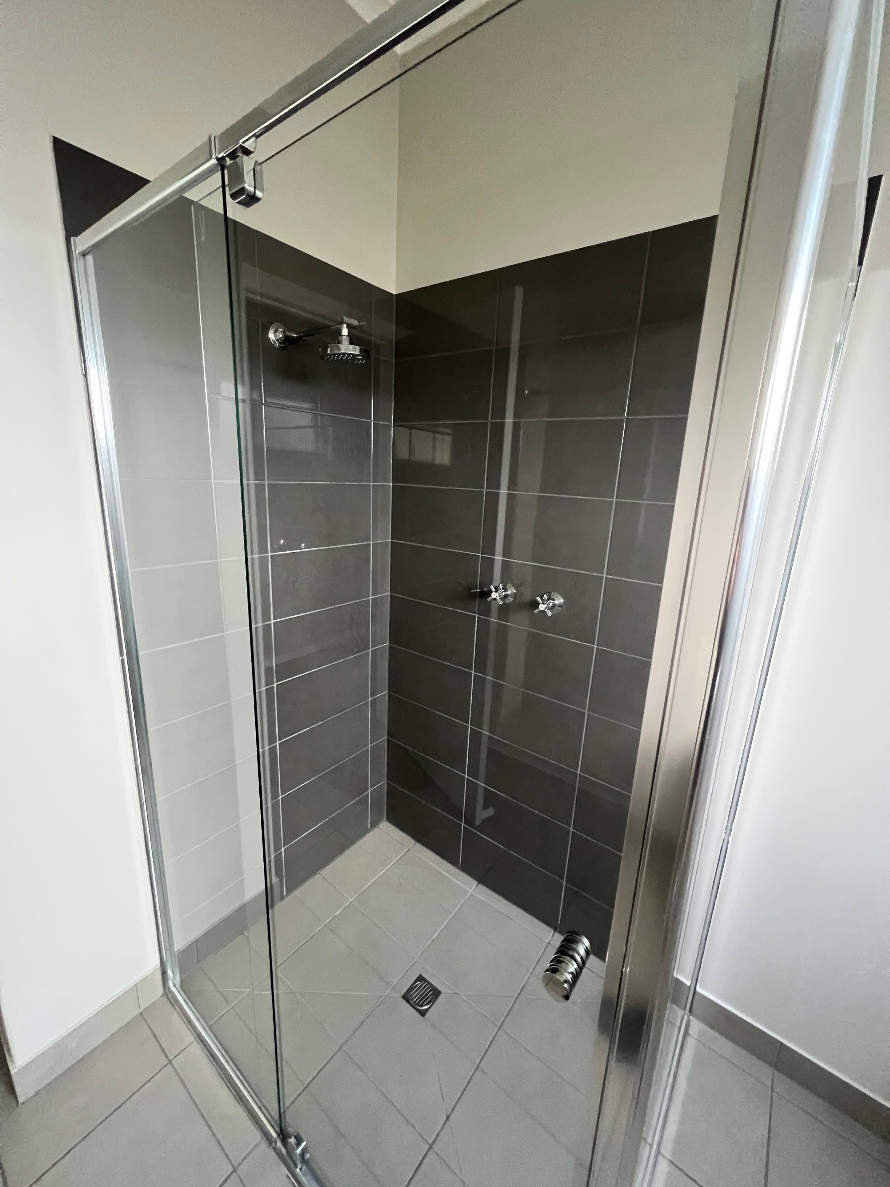 Improved Livability Unit - LIVE ALONE ON GROUP HOME RATE — Home image 7