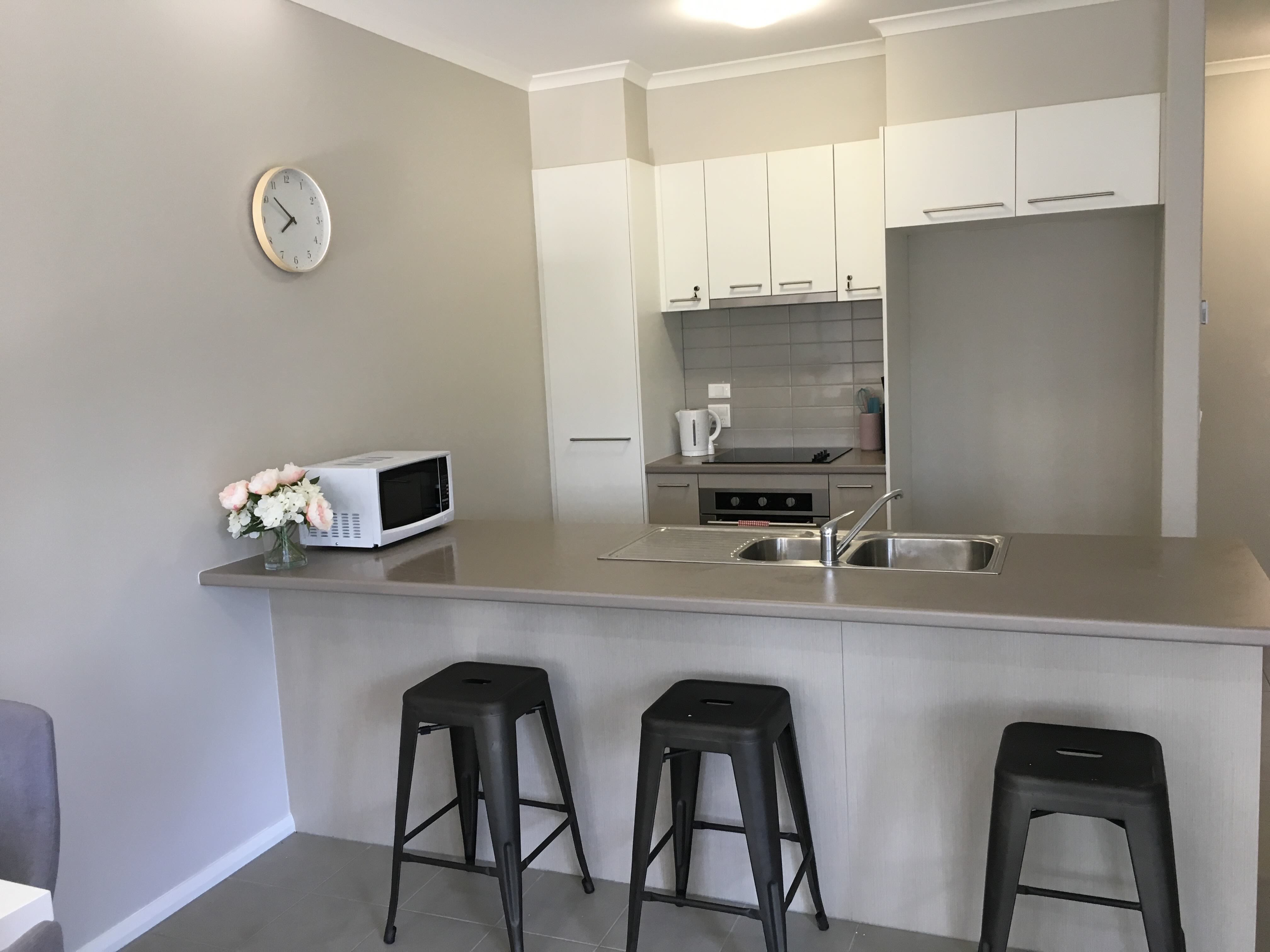 Improved Livability Unit - LIVE ALONE ON GROUP HOME RATE — Home image 8