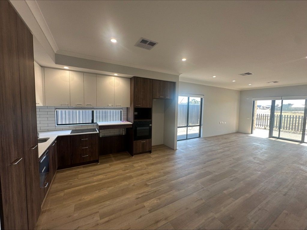3 BR High Physical Support House with 2 Living Areas – Meadow Springs — Home image 2