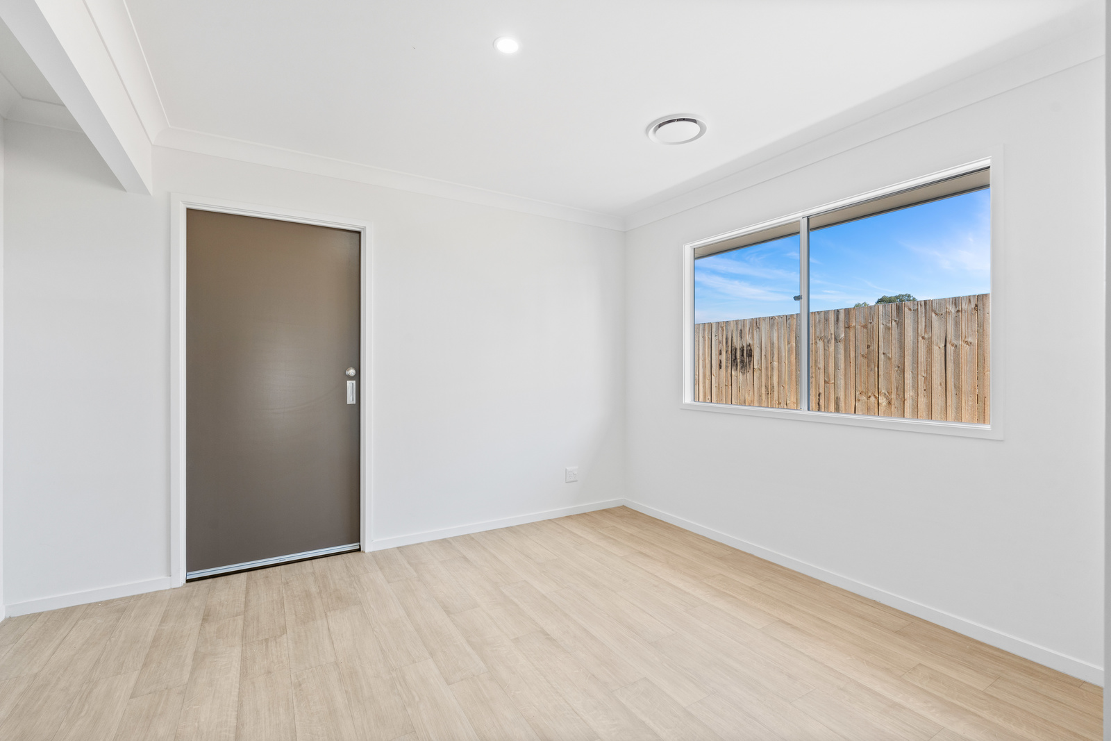 1 Bedroom with OOA - Robust Property located at Logan Village — Home image 2