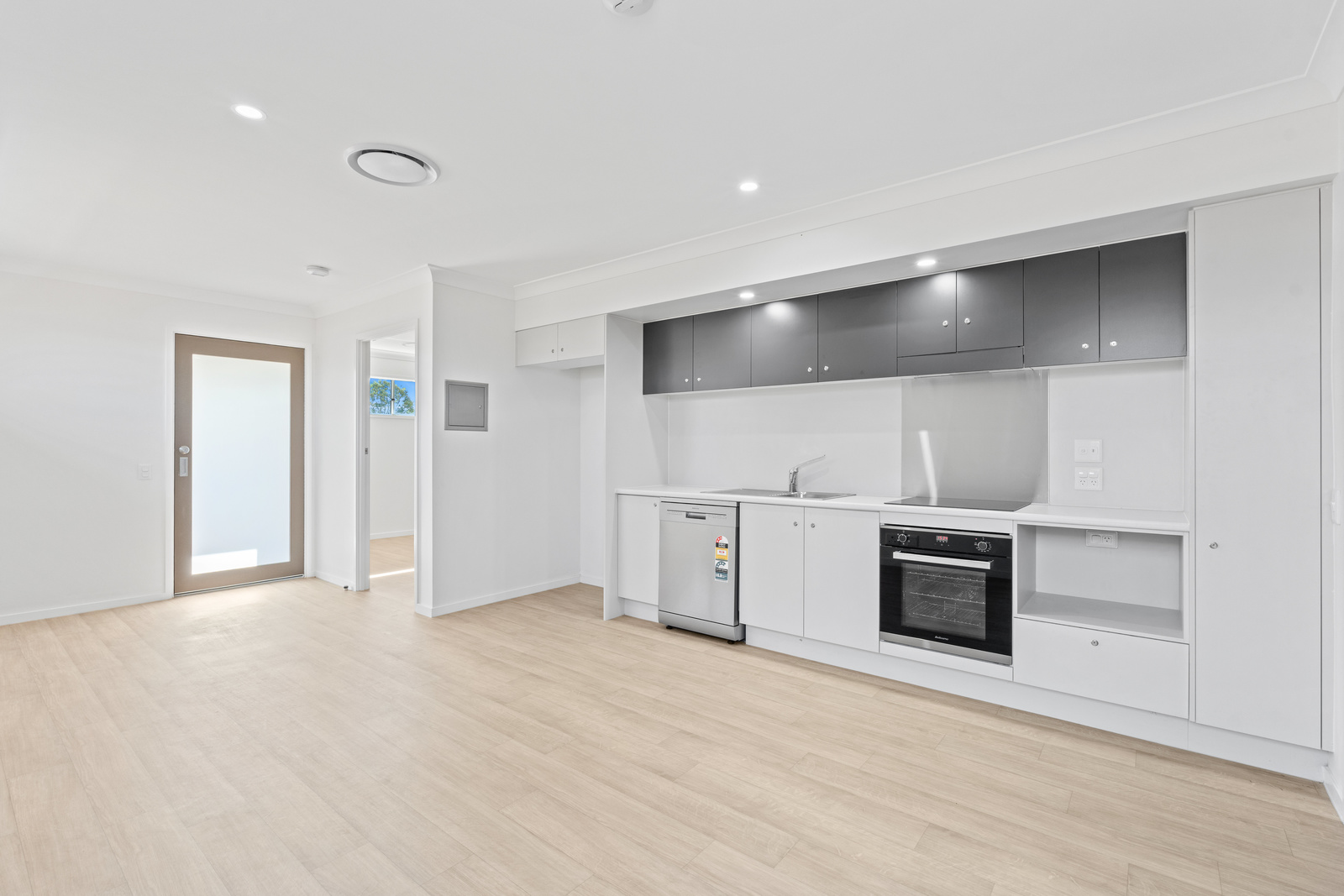 1 Bedroom with OOA - Robust Property located at Logan Village — Home image 3