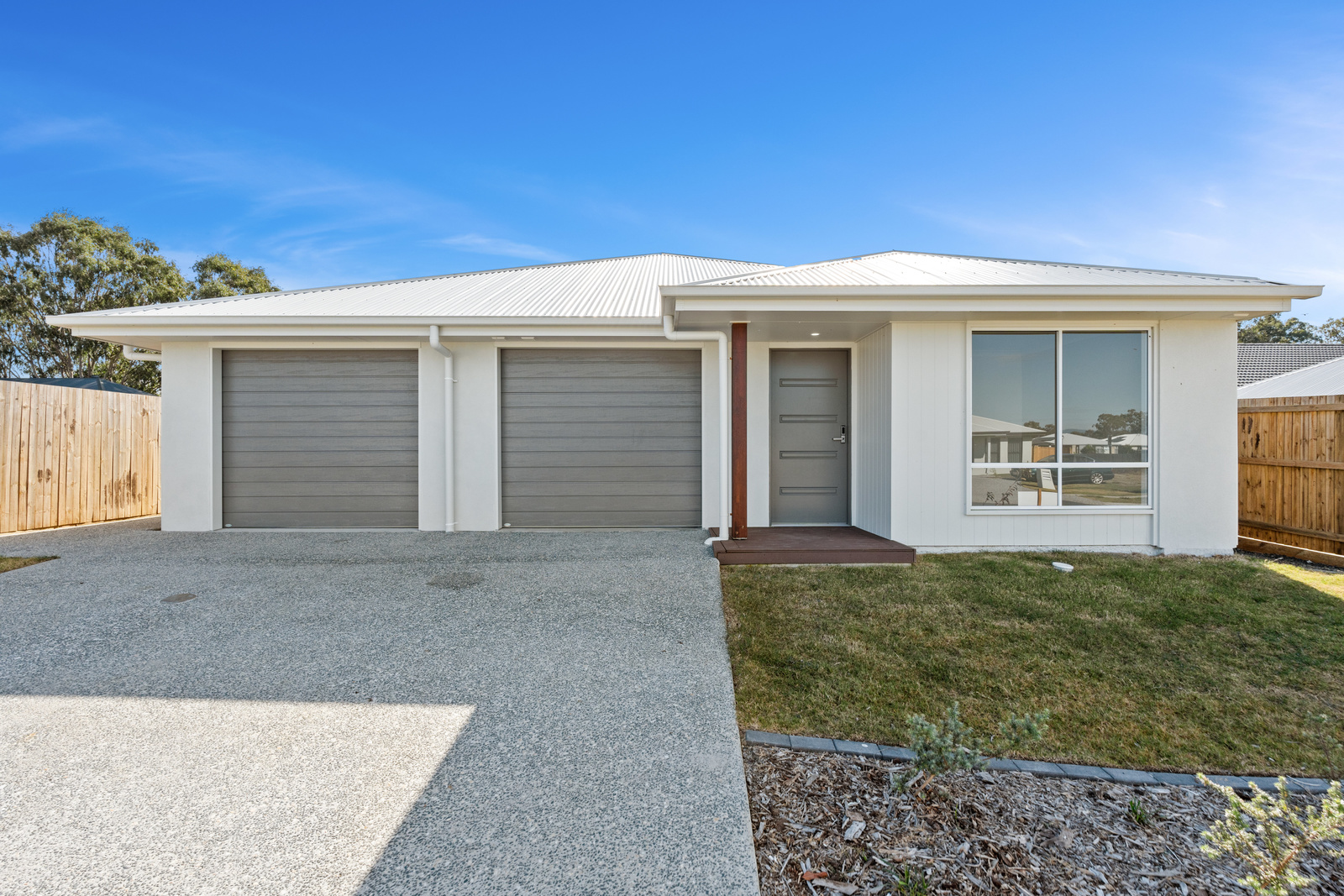 1 Bedroom with OOA - Robust Property located at Logan Village — Home image 4