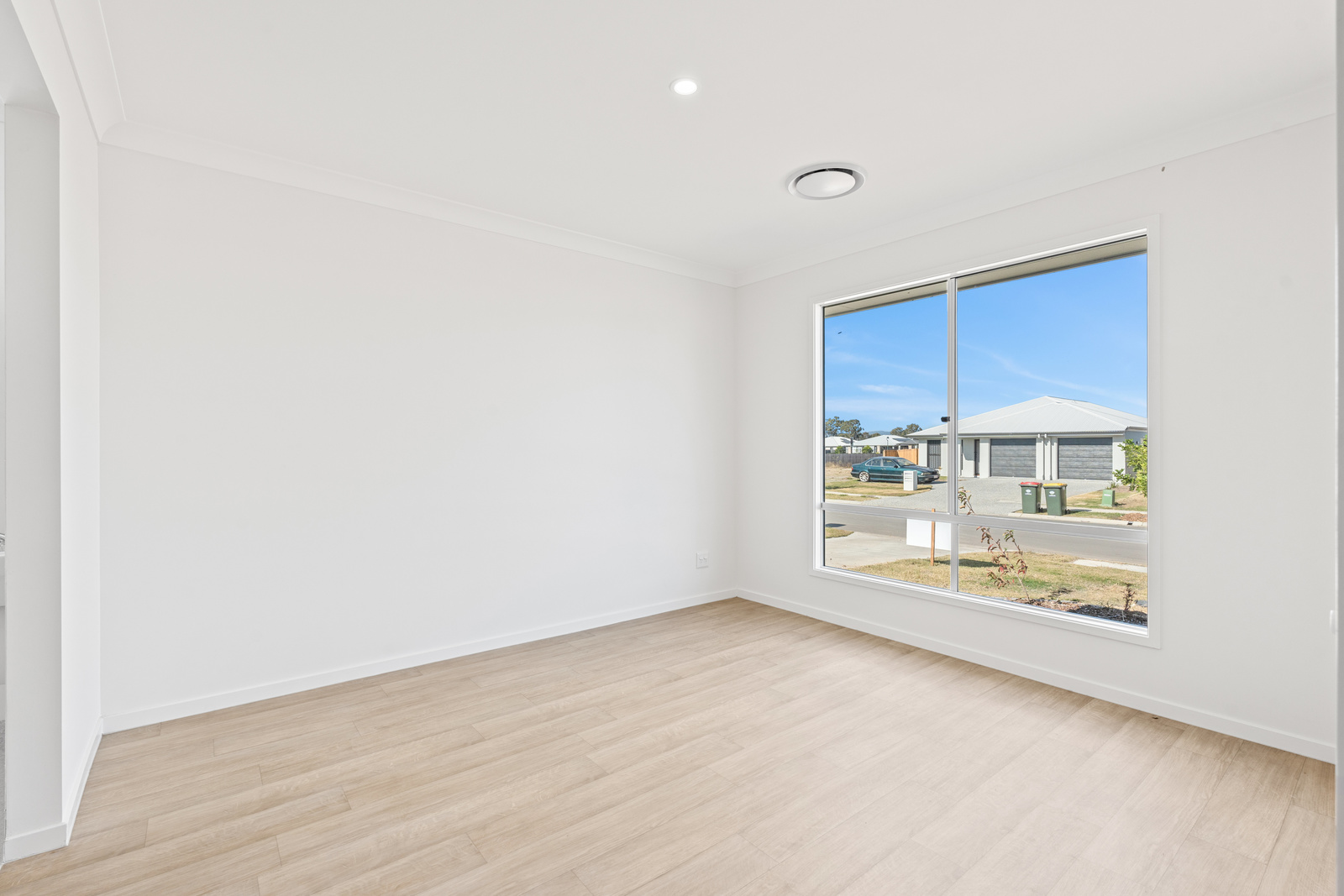 1 Bedroom with OOA - Robust Property located at Logan Village — Home image 5