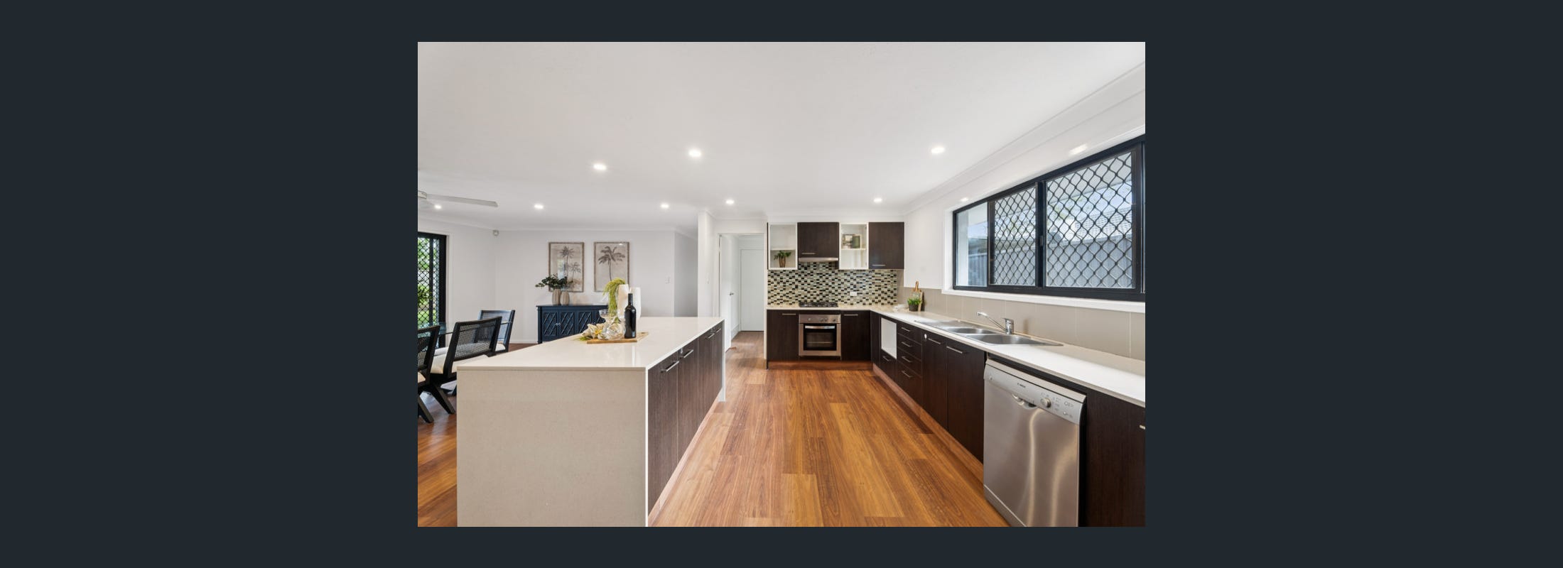 Mermaid Waters 'Beach House' — Home image 8