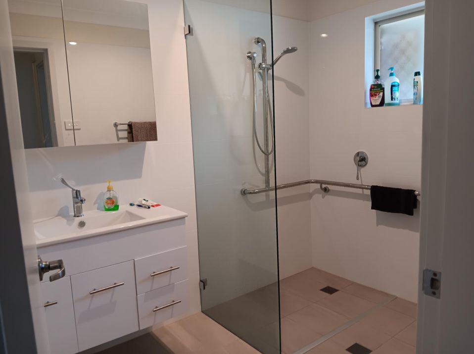 Tidy unit, close to the water at Gosford — Home image 5