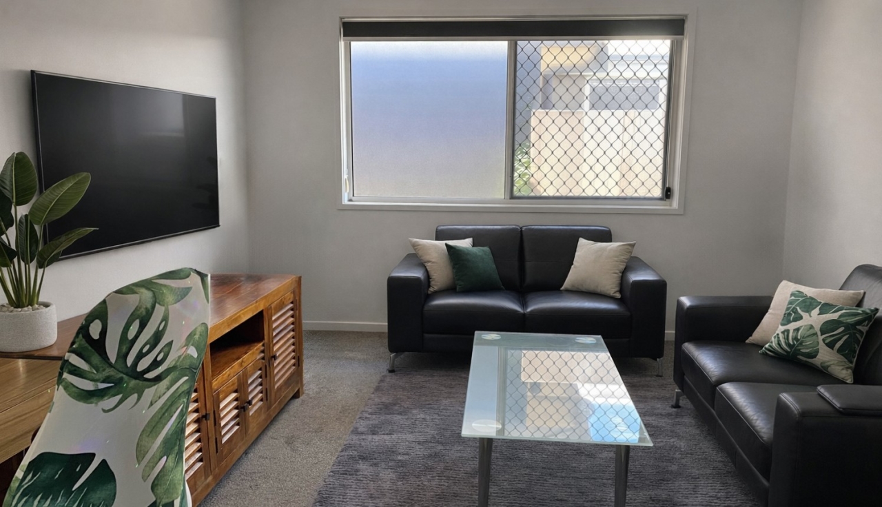 SIL Vacancy - Master Bedroom Available: Sunshine Coast (Nirimba, QLD) — Home image 3