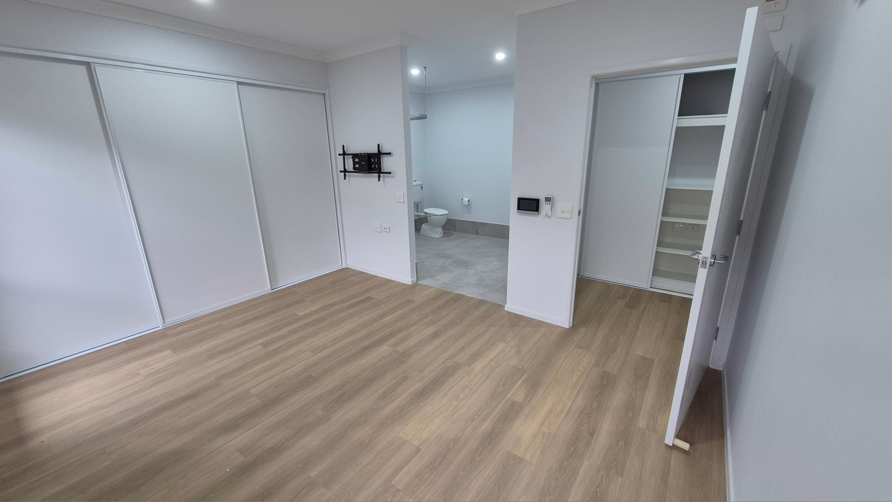 SDA HPS 2 Bedroom House plus OOA Glenella, Qld | 261 — Home image 5