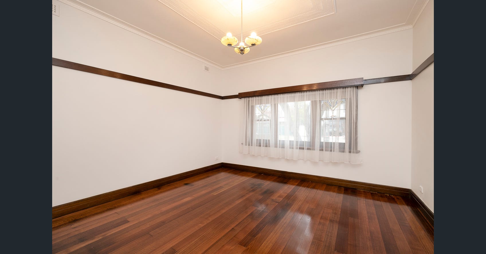 Fully renovated house 5 Minutes drive from Sunshine Hospital — Home image 3