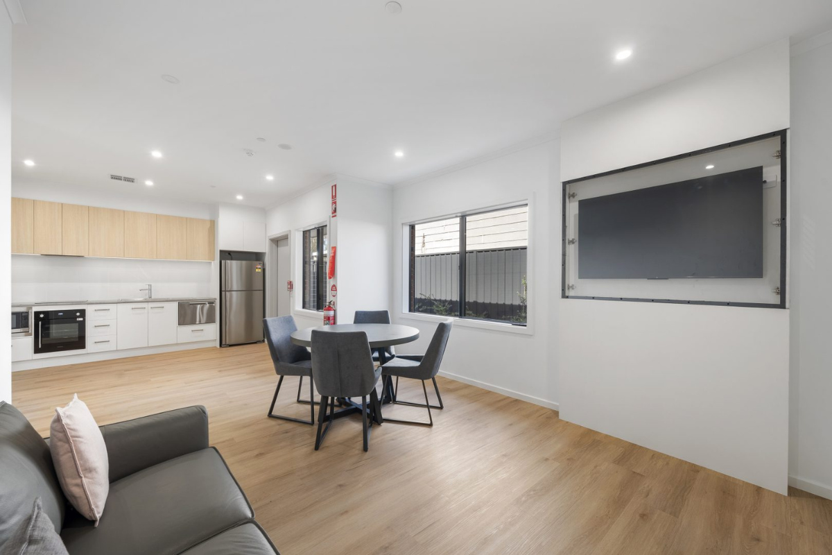 Elizabeth Grove — Home image 2