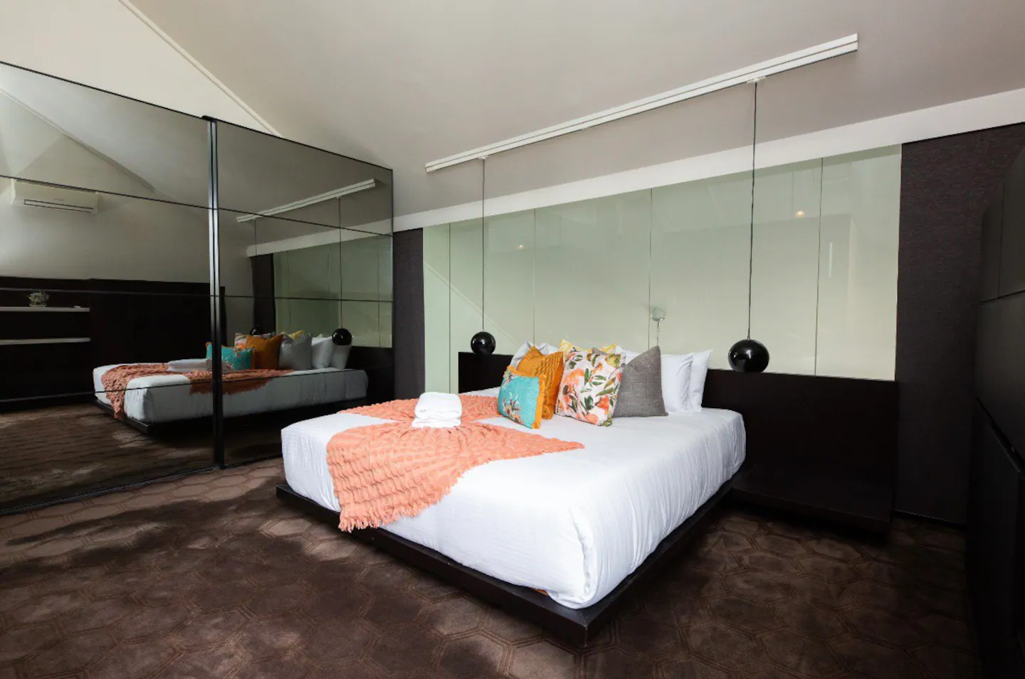 Accessible Accommodation in East Melbourne - Available now for MTA/STA — Home image 9