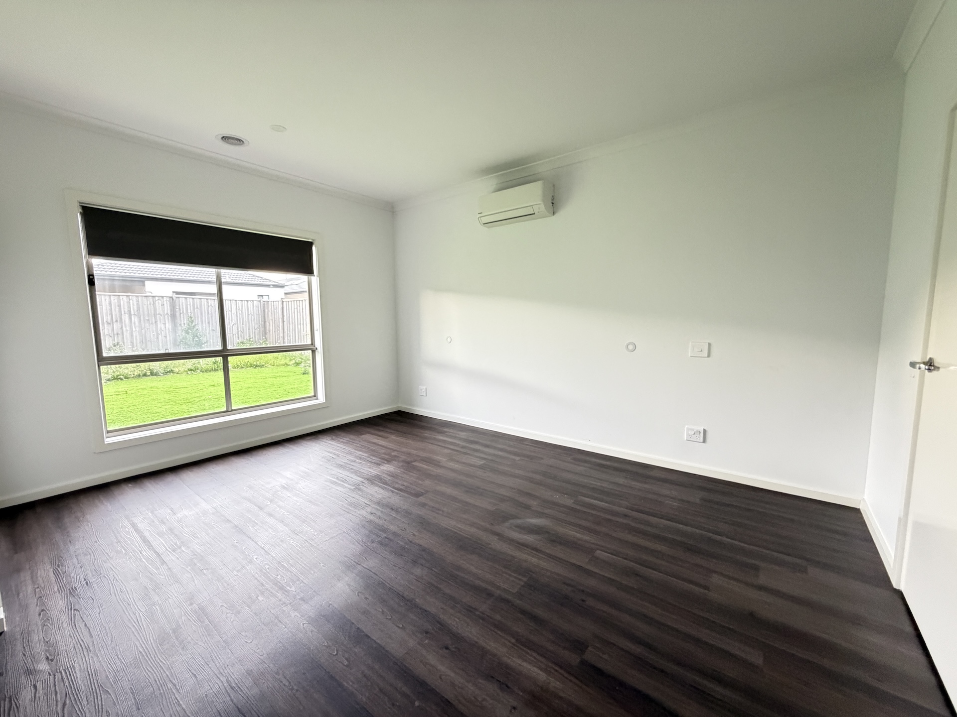 Contemporary 2+OOA Robust SDA Home in Mambourin — Home image 5