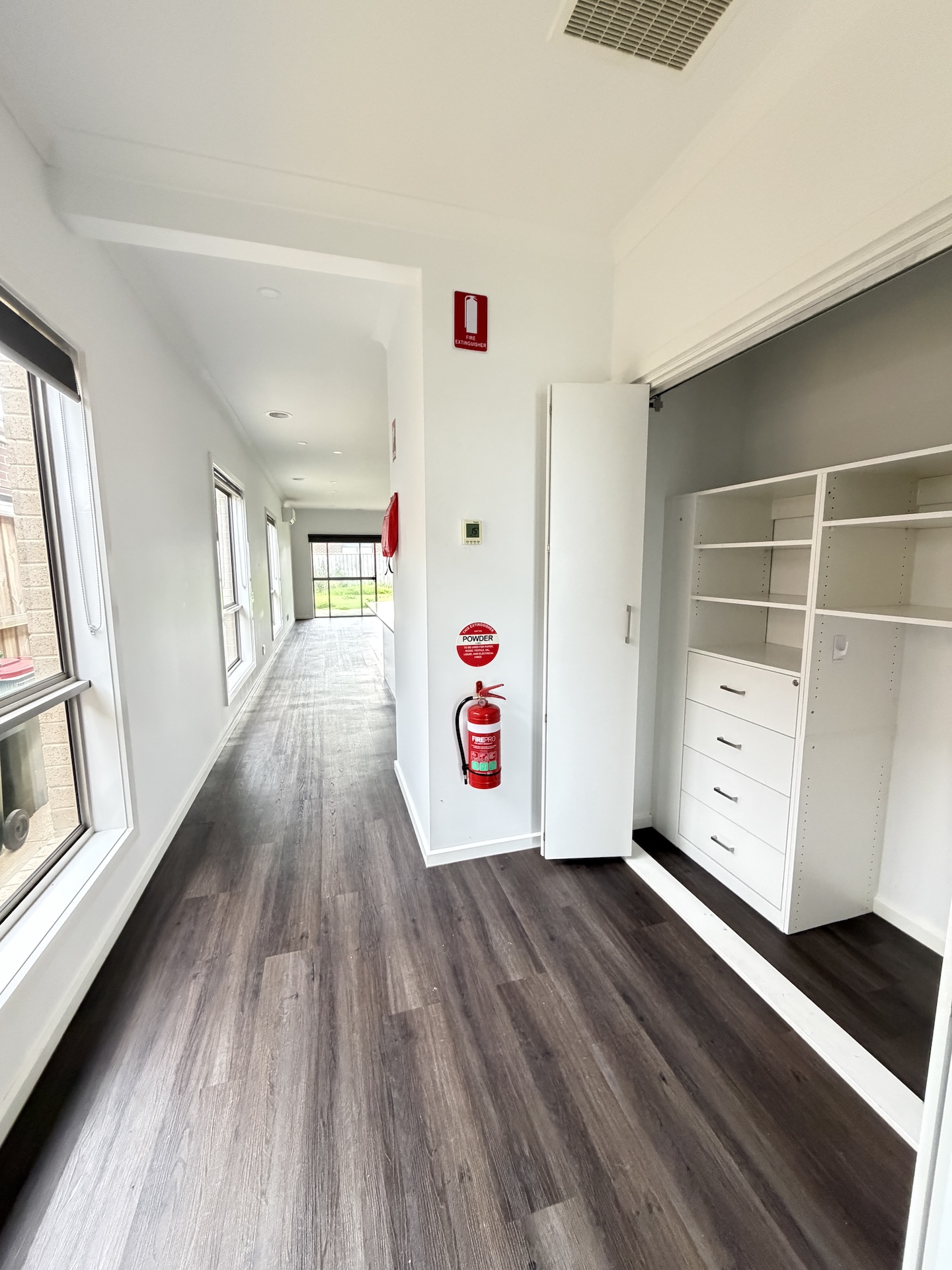 Contemporary 2+OOA Robust SDA Home in Mambourin — Home image 6