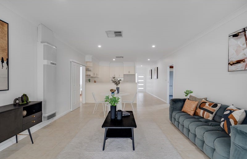 Contemporary and Stylish 4-Bedroom SIL Home in Greenwith — Home image 2